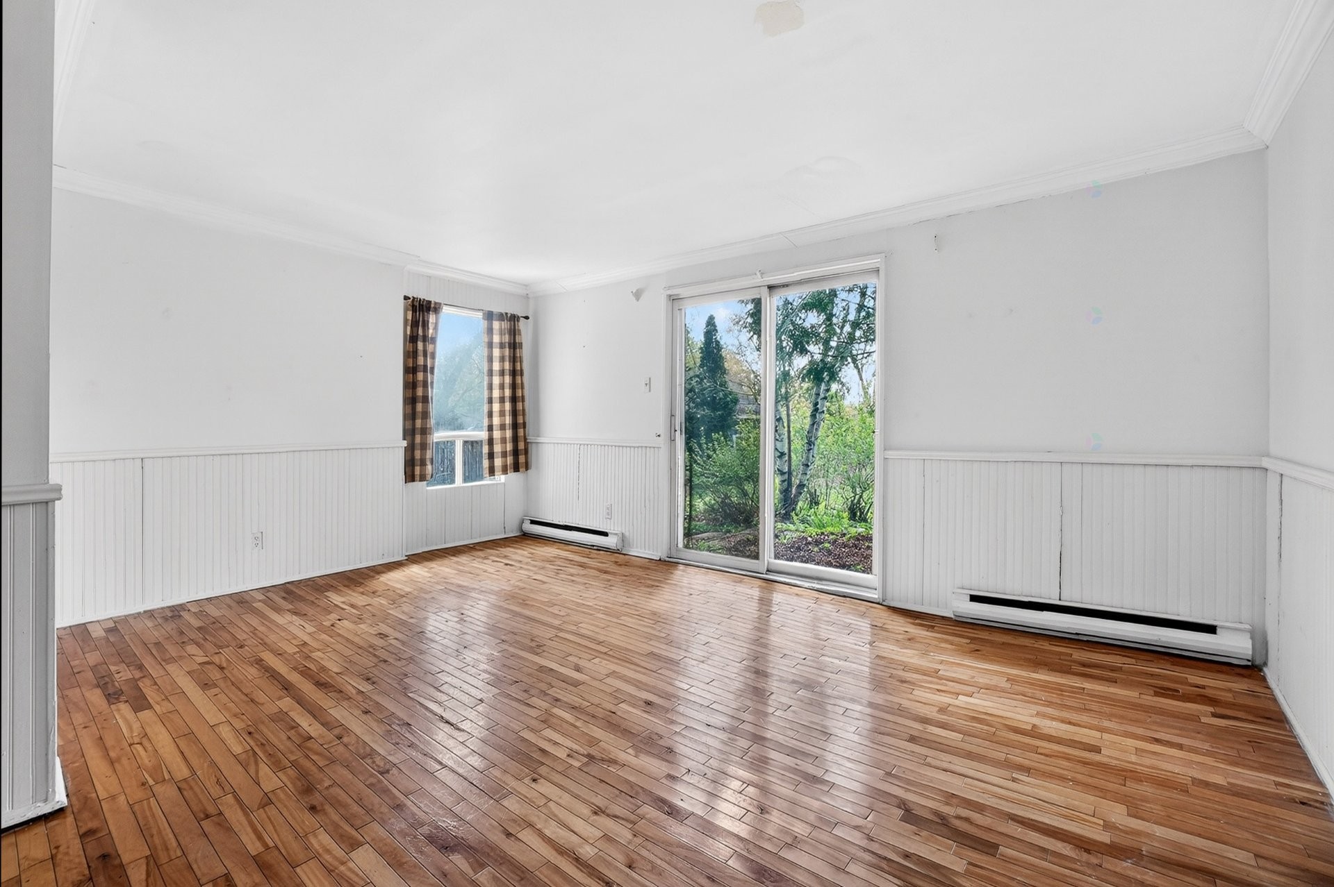 









102


Rue St-Pierre

,
Chambly,




QC
J3L1L7

