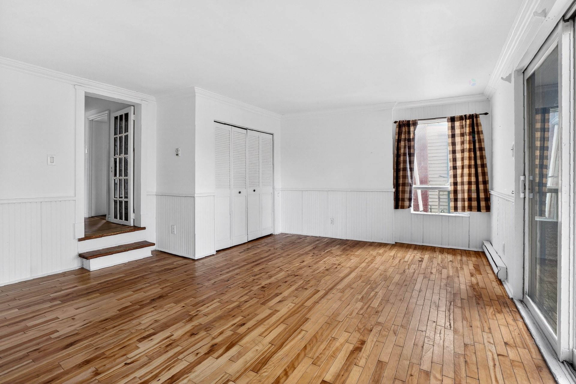 









102


Rue St-Pierre

,
Chambly,




QC
J3L1L7

