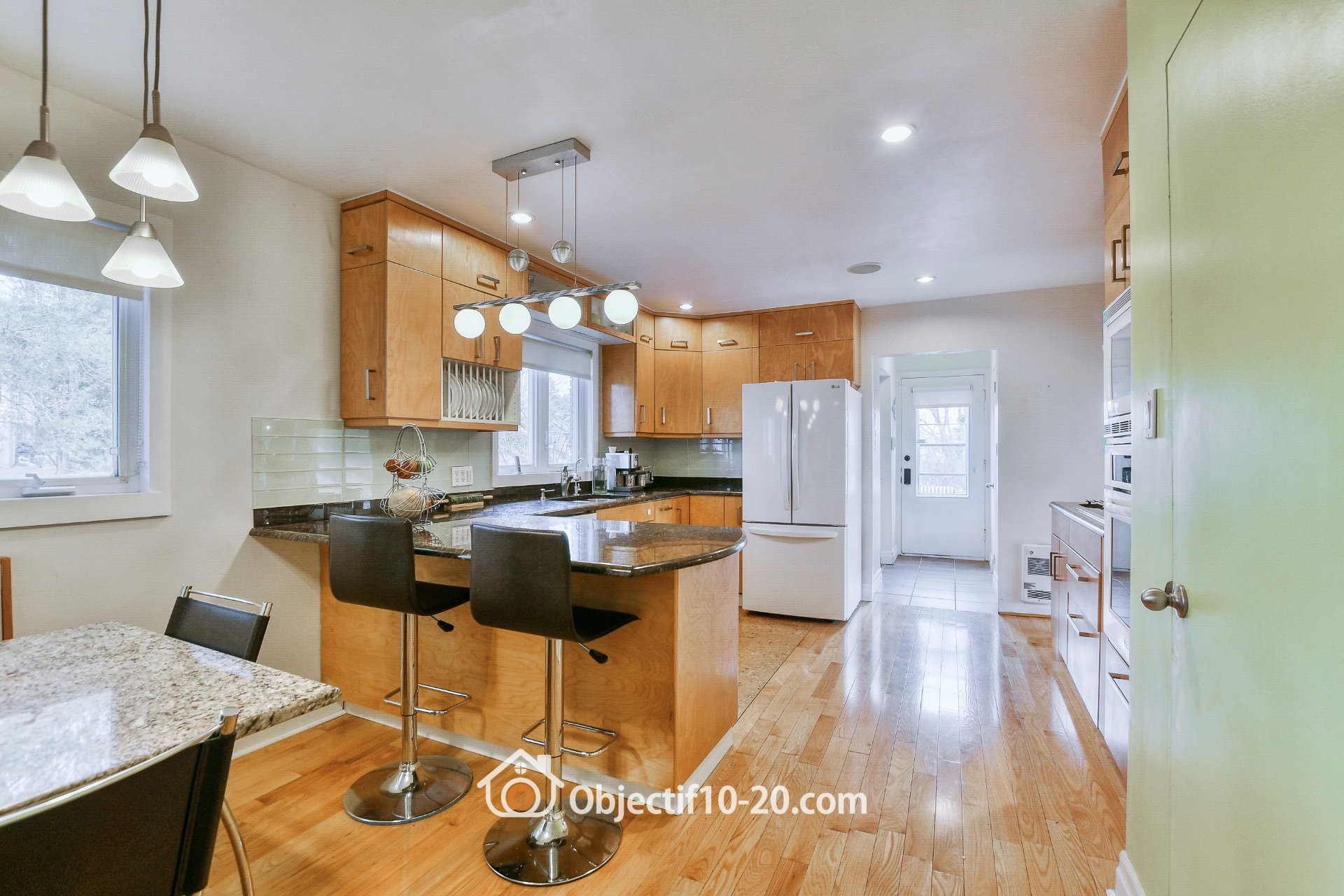 









37

 - 37A


Av. Byette

,
Sainte-Agathe-des-Monts,




QC
J8C2R5

