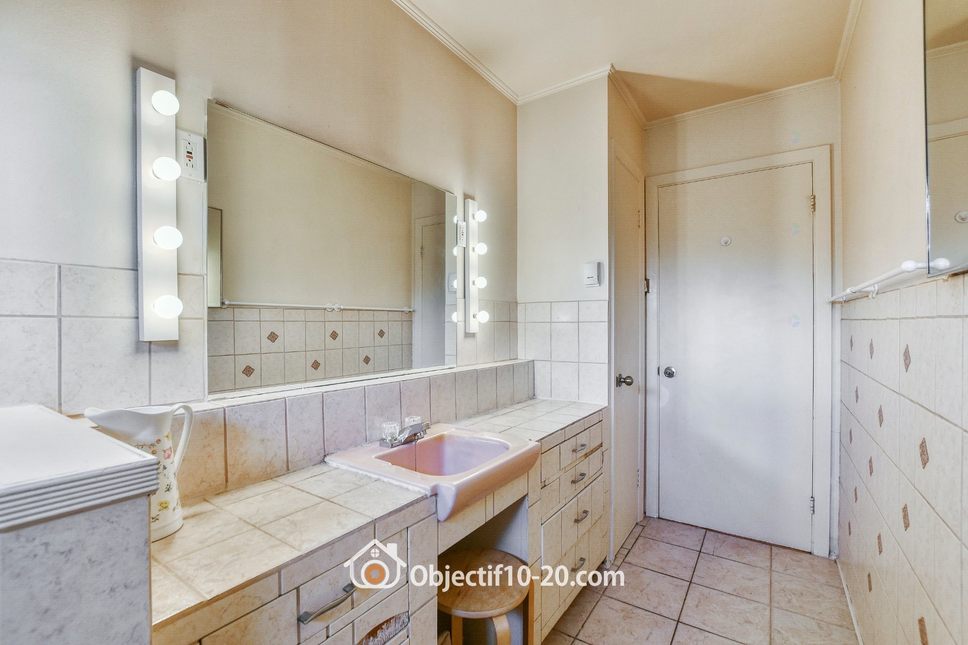 









37

 - 37A


Av. Byette

,
Sainte-Agathe-des-Monts,




QC
J8C2R5

