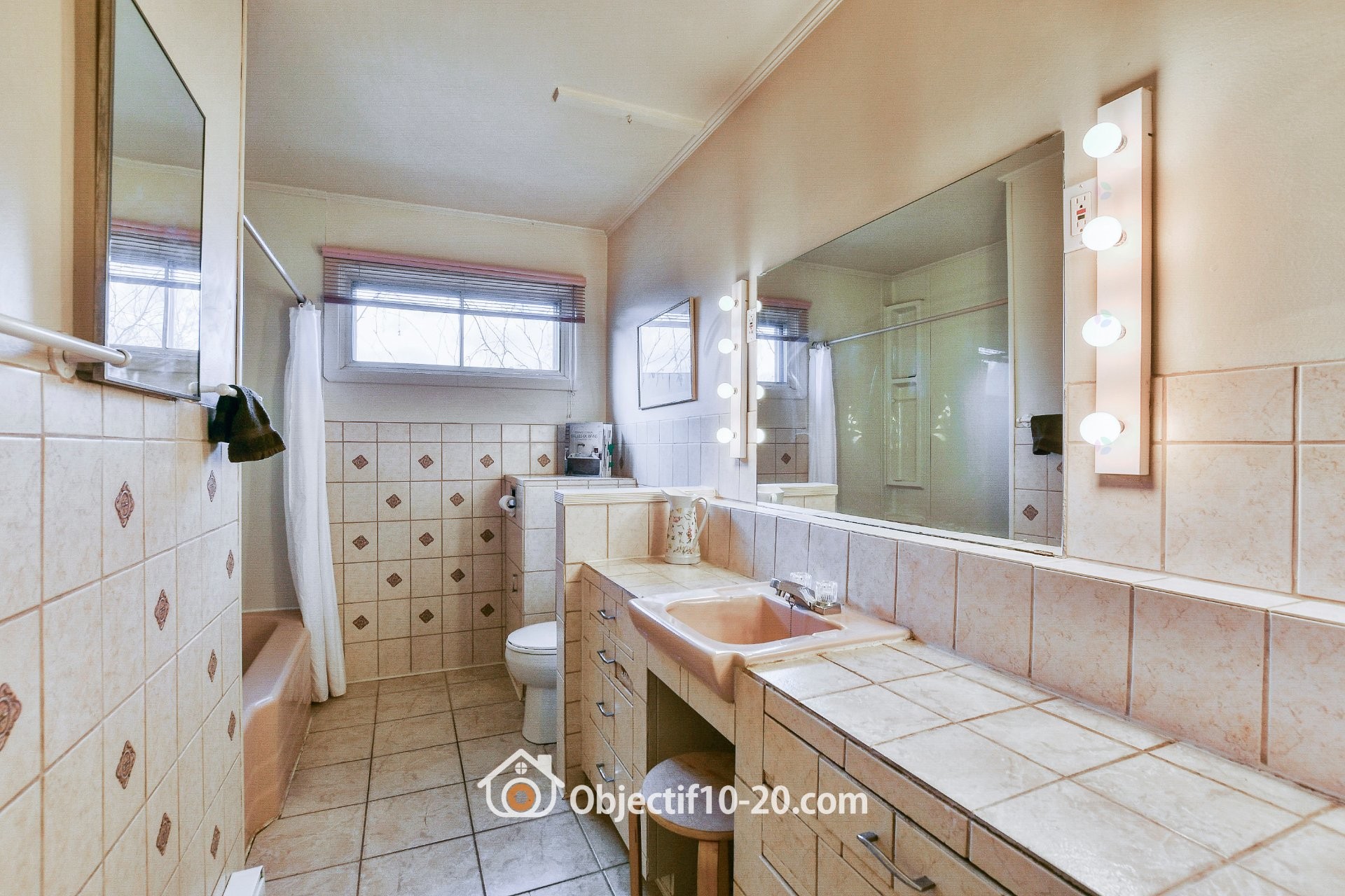 









37

 - 37A


Av. Byette

,
Sainte-Agathe-des-Monts,




QC
J8C2R5


