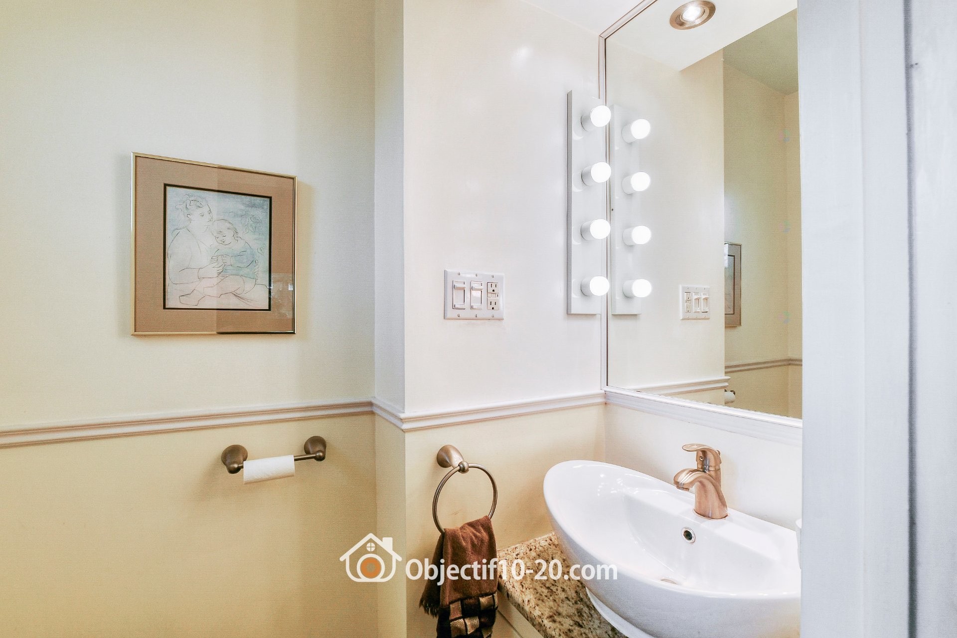 









37

 - 37A


Av. Byette

,
Sainte-Agathe-des-Monts,




QC
J8C2R5

