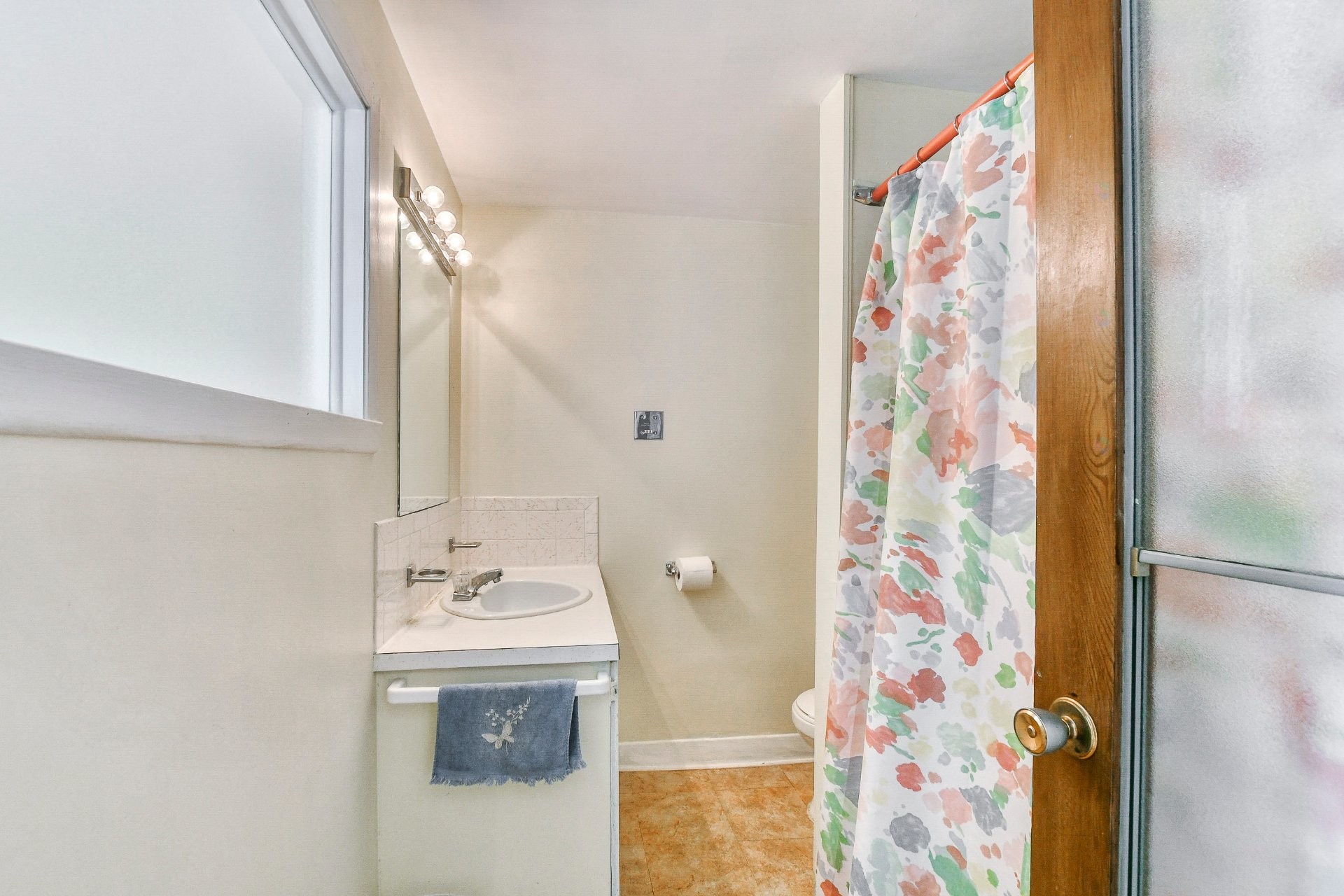 









37

 - 37A


Av. Byette

,
Sainte-Agathe-des-Monts,




QC
J8C2R5

