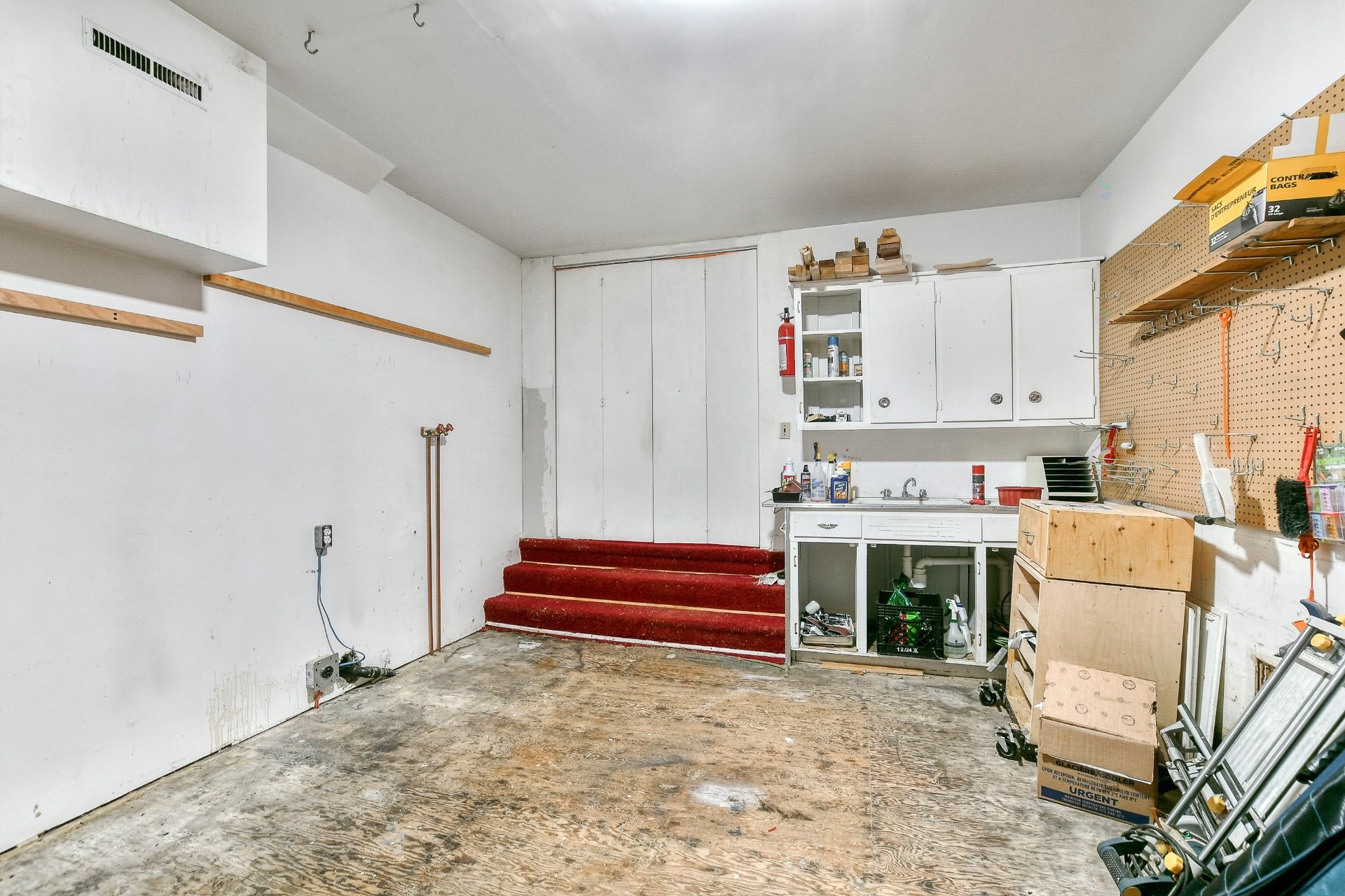 









37

 - 37A


Av. Byette

,
Sainte-Agathe-des-Monts,




QC
J8C2R5

