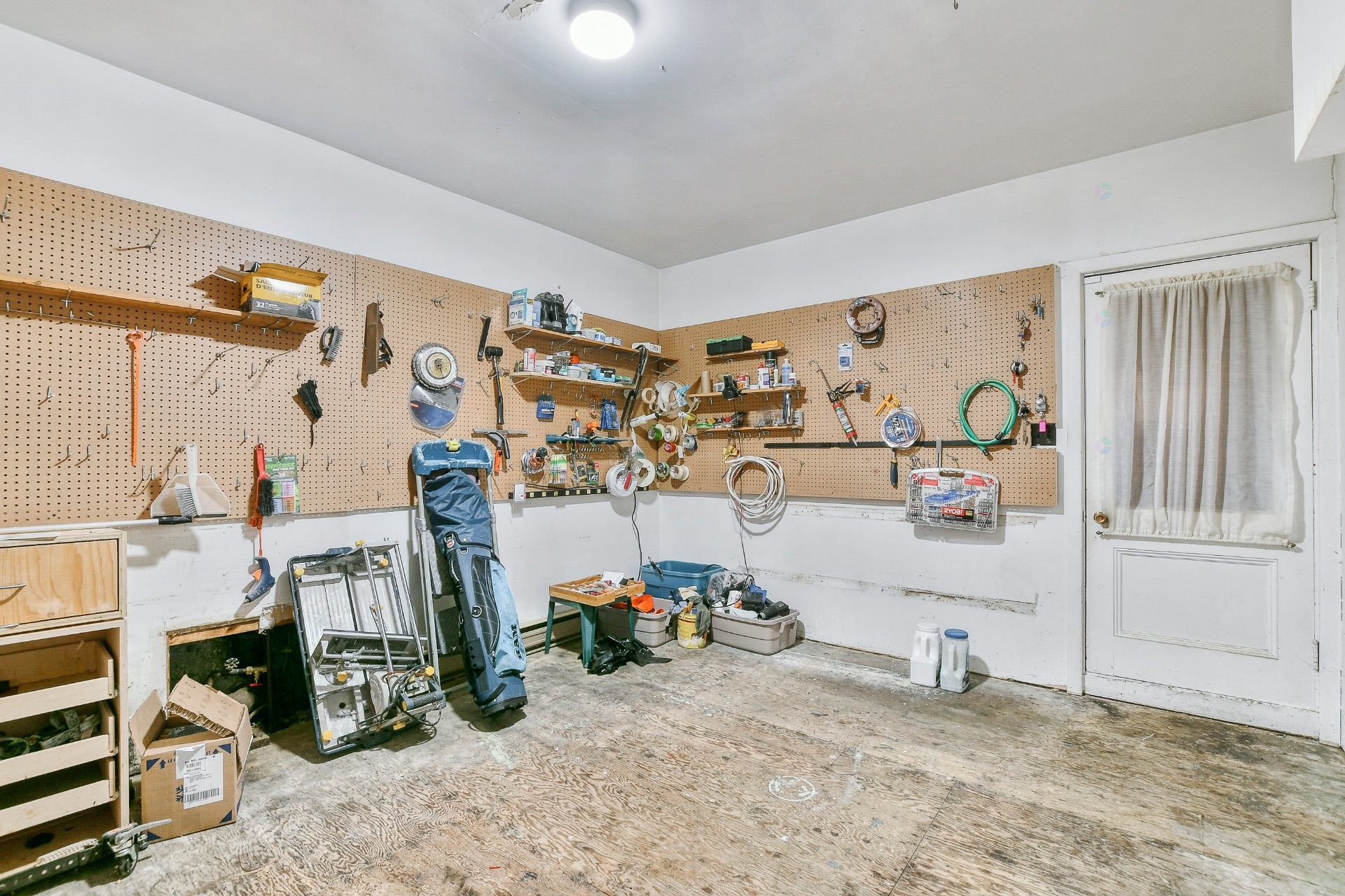 









37

 - 37A


Av. Byette

,
Sainte-Agathe-des-Monts,




QC
J8C2R5

