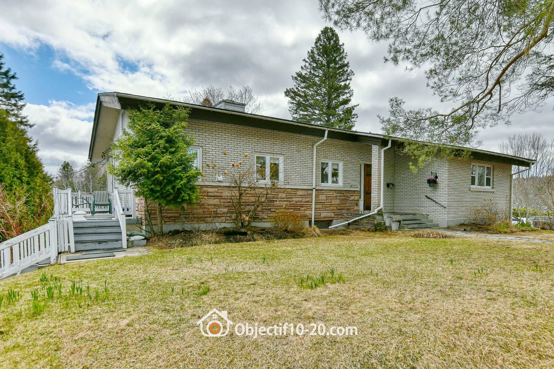 









37

 - 37A


Av. Byette

,
Sainte-Agathe-des-Monts,




QC
J8C2R5


