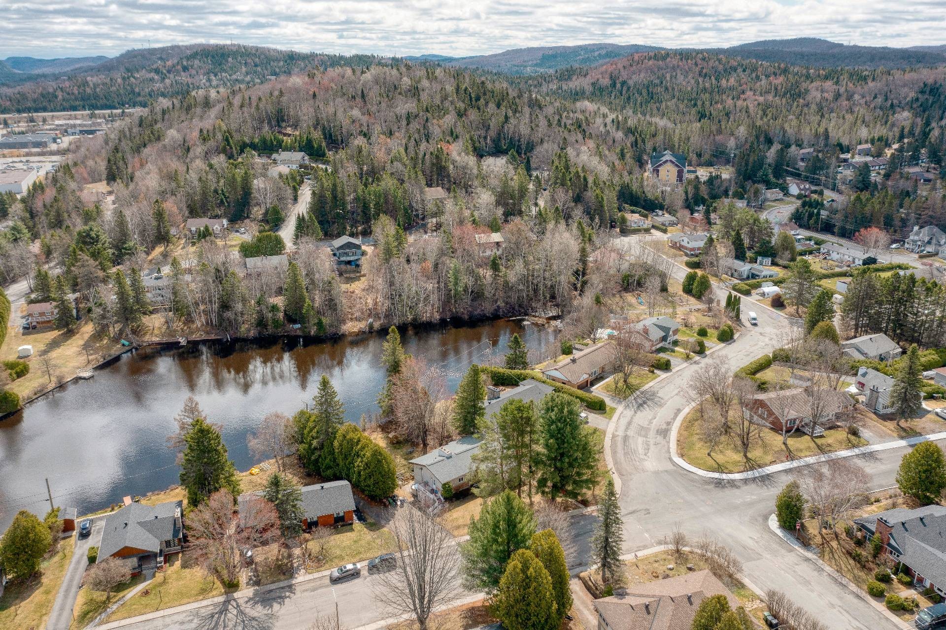 









37

 - 37A


Av. Byette

,
Sainte-Agathe-des-Monts,




QC
J8C2R5

