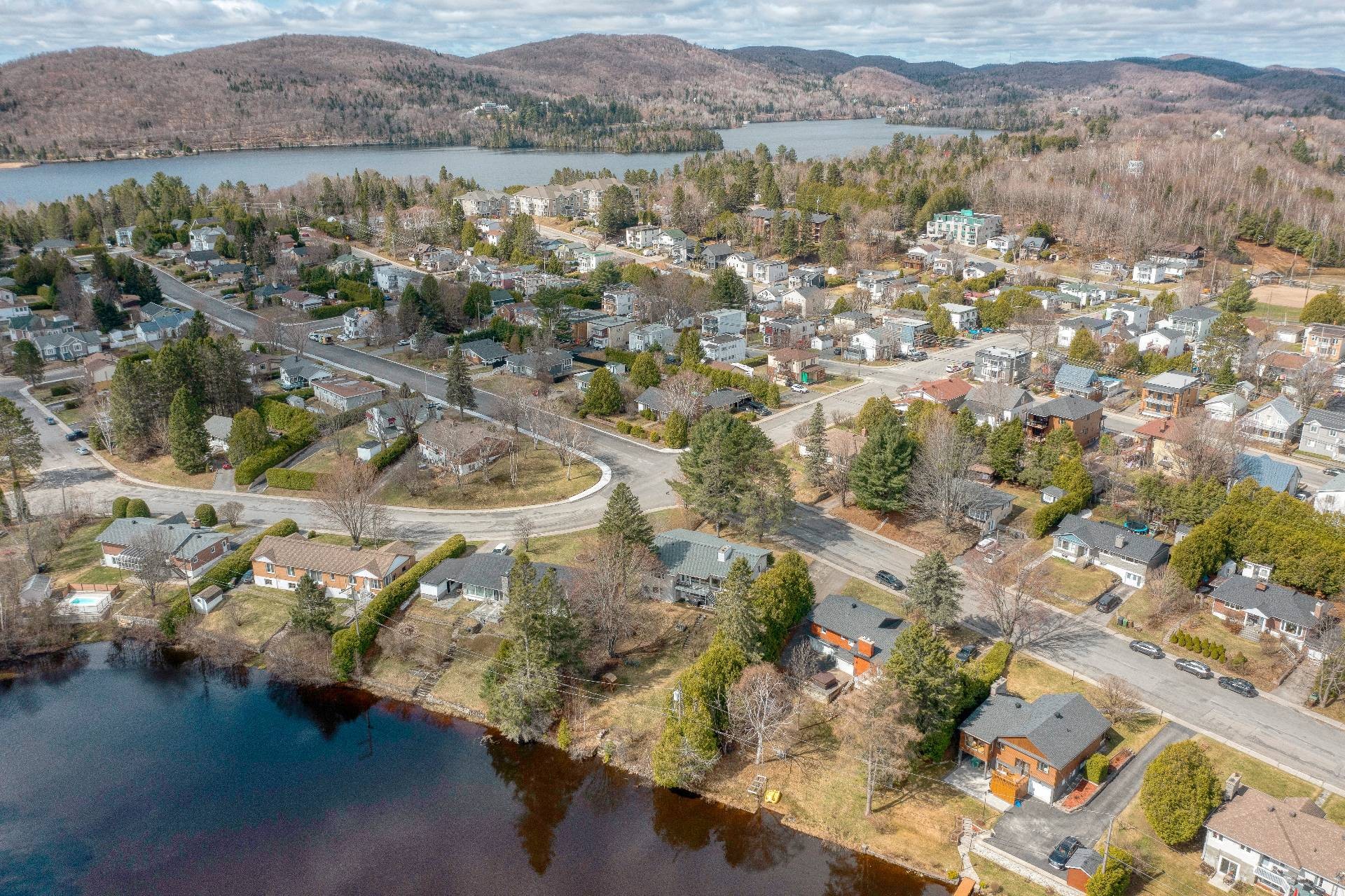 









37

 - 37A


Av. Byette

,
Sainte-Agathe-des-Monts,




QC
J8C2R5

