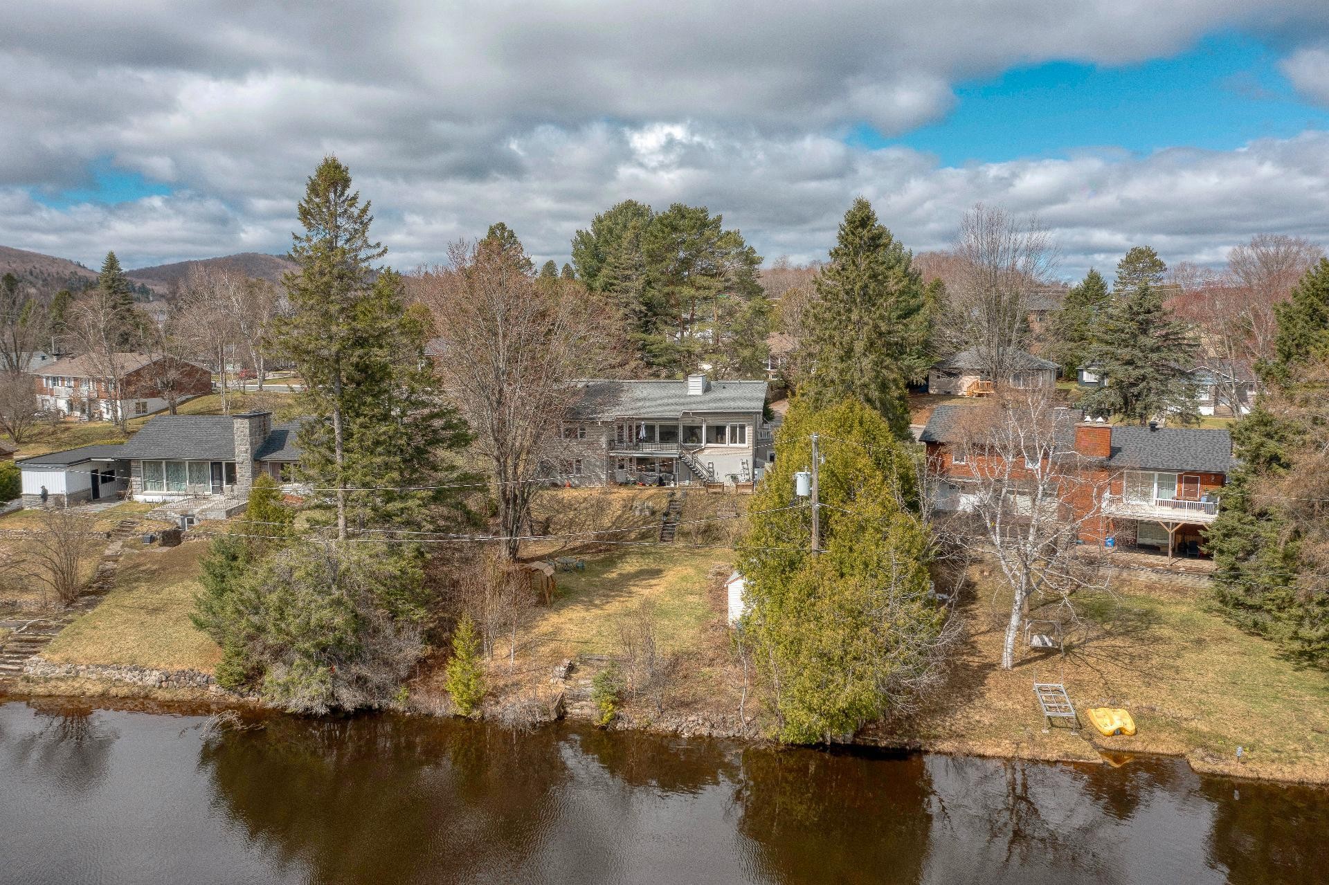 









37

 - 37A


Av. Byette

,
Sainte-Agathe-des-Monts,




QC
J8C2R5

