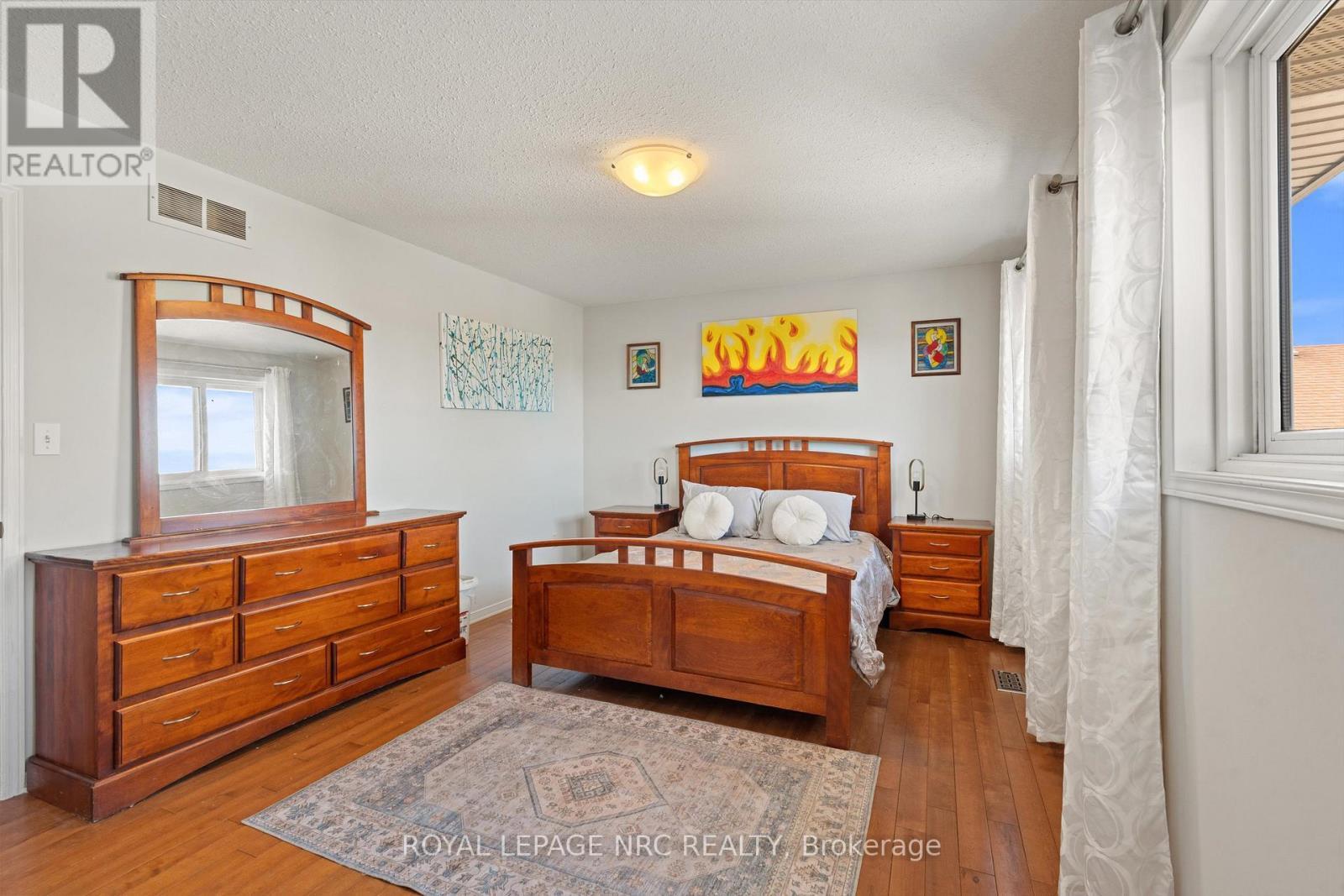 












7722 YVETTE CRESCENT

,
Niagara Falls (Ascot),




Ontario
L2H3B6

