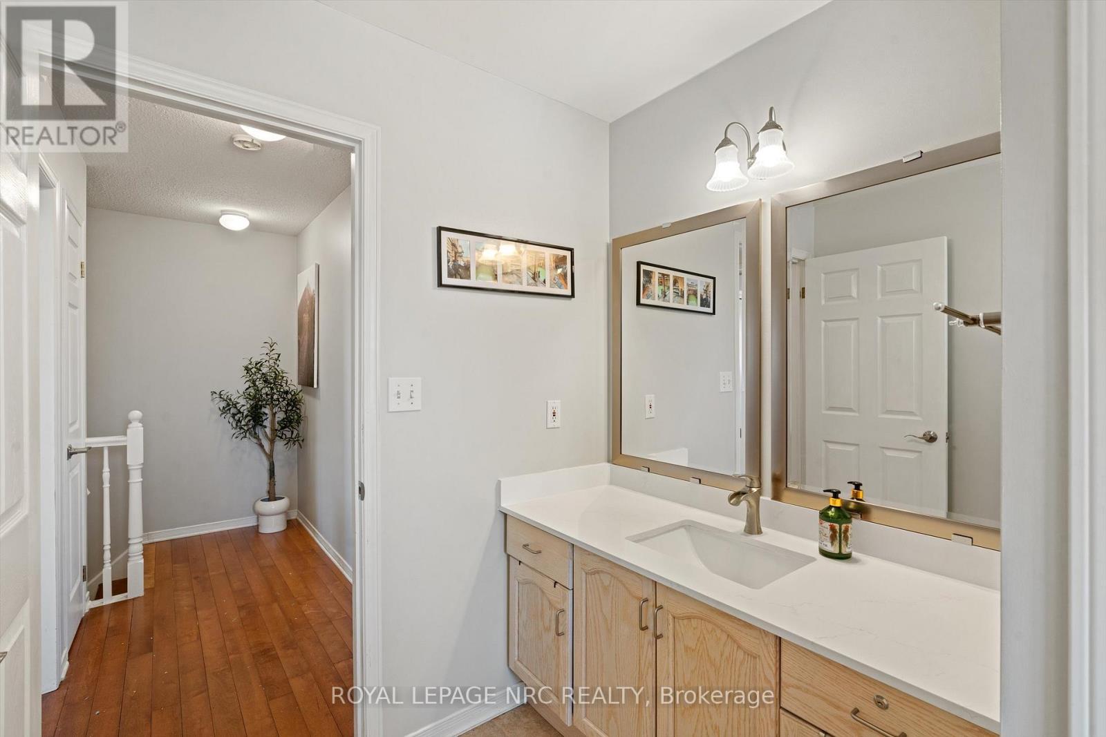 












7722 YVETTE CRESCENT

,
Niagara Falls (Ascot),




Ontario
L2H3B6

