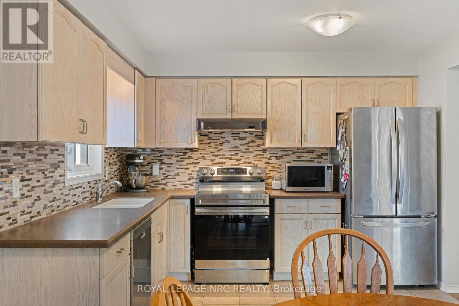 












7722 YVETTE CRESCENT

,
Niagara Falls (Ascot),




Ontario
L2H3B6

