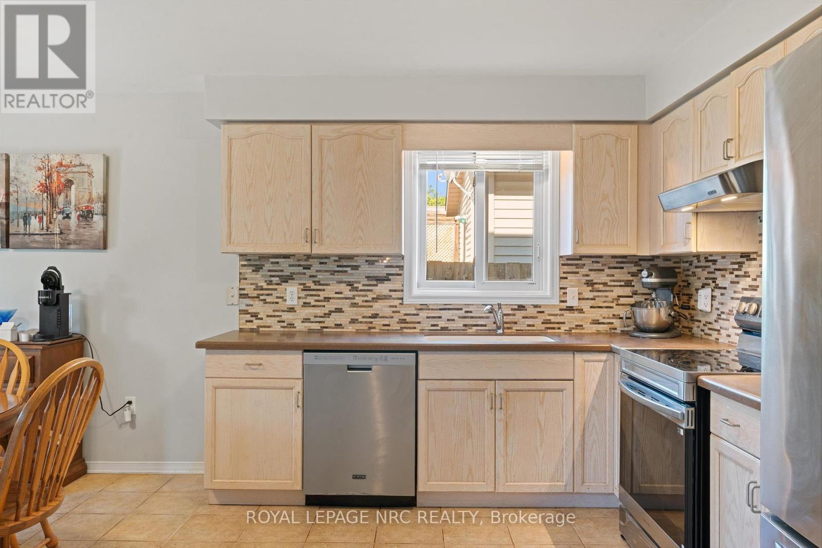 












7722 YVETTE CRESCENT

,
Niagara Falls (Ascot),




Ontario
L2H3B6

