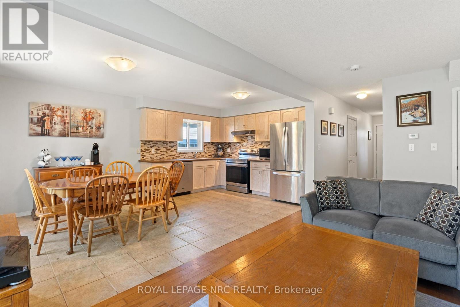 












7722 YVETTE CRESCENT

,
Niagara Falls (Ascot),




Ontario
L2H3B6

