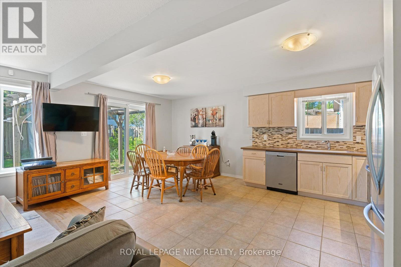 












7722 YVETTE CRESCENT

,
Niagara Falls (Ascot),




Ontario
L2H3B6

