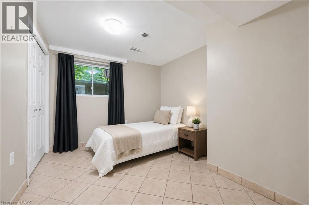 












73 WAXWING Crescent

,
Guelph,




Ontario
N1C1E3

