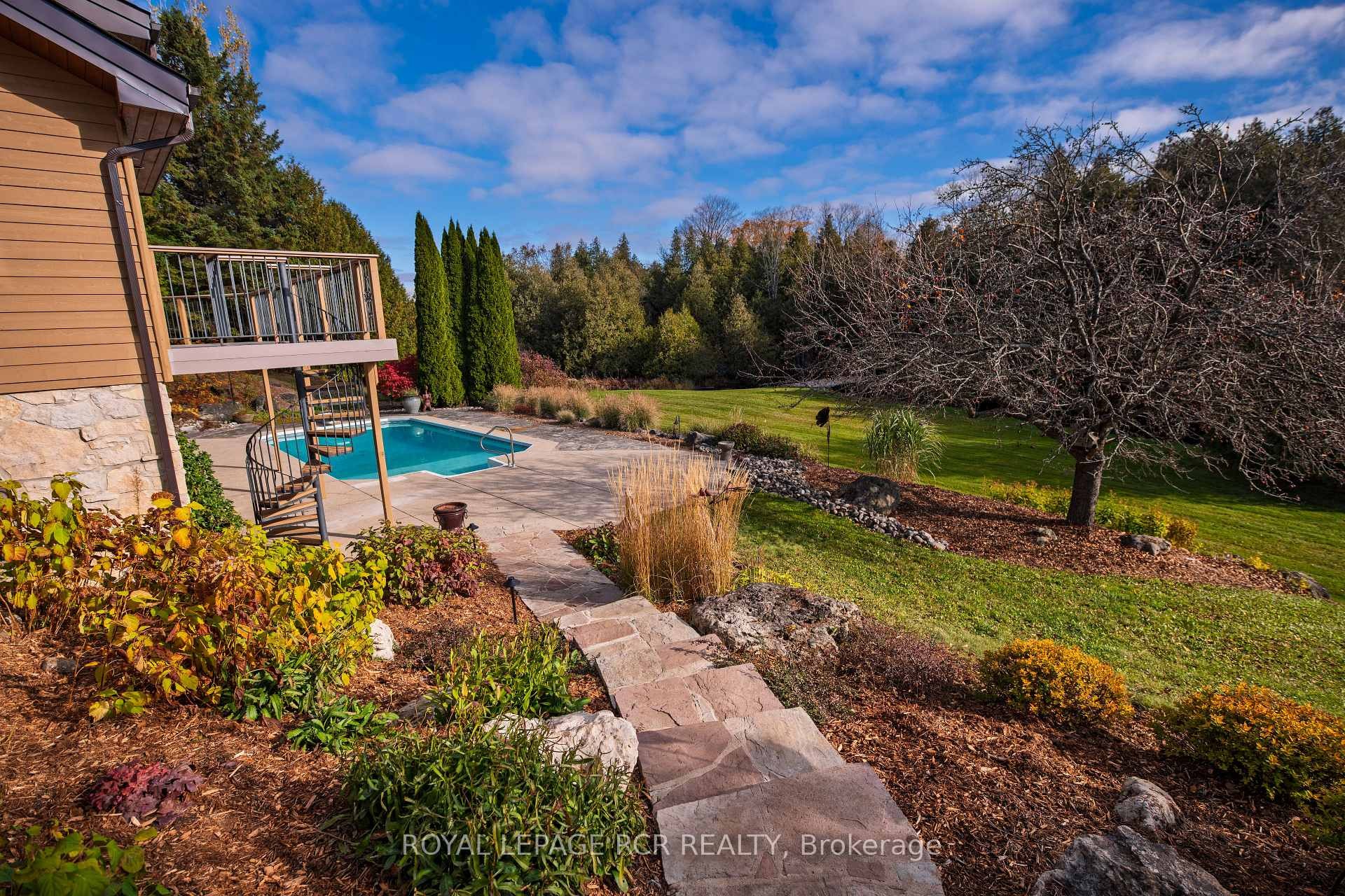 









674189


Hurontario

Street,
Mono,







ON
L9W 5R9

