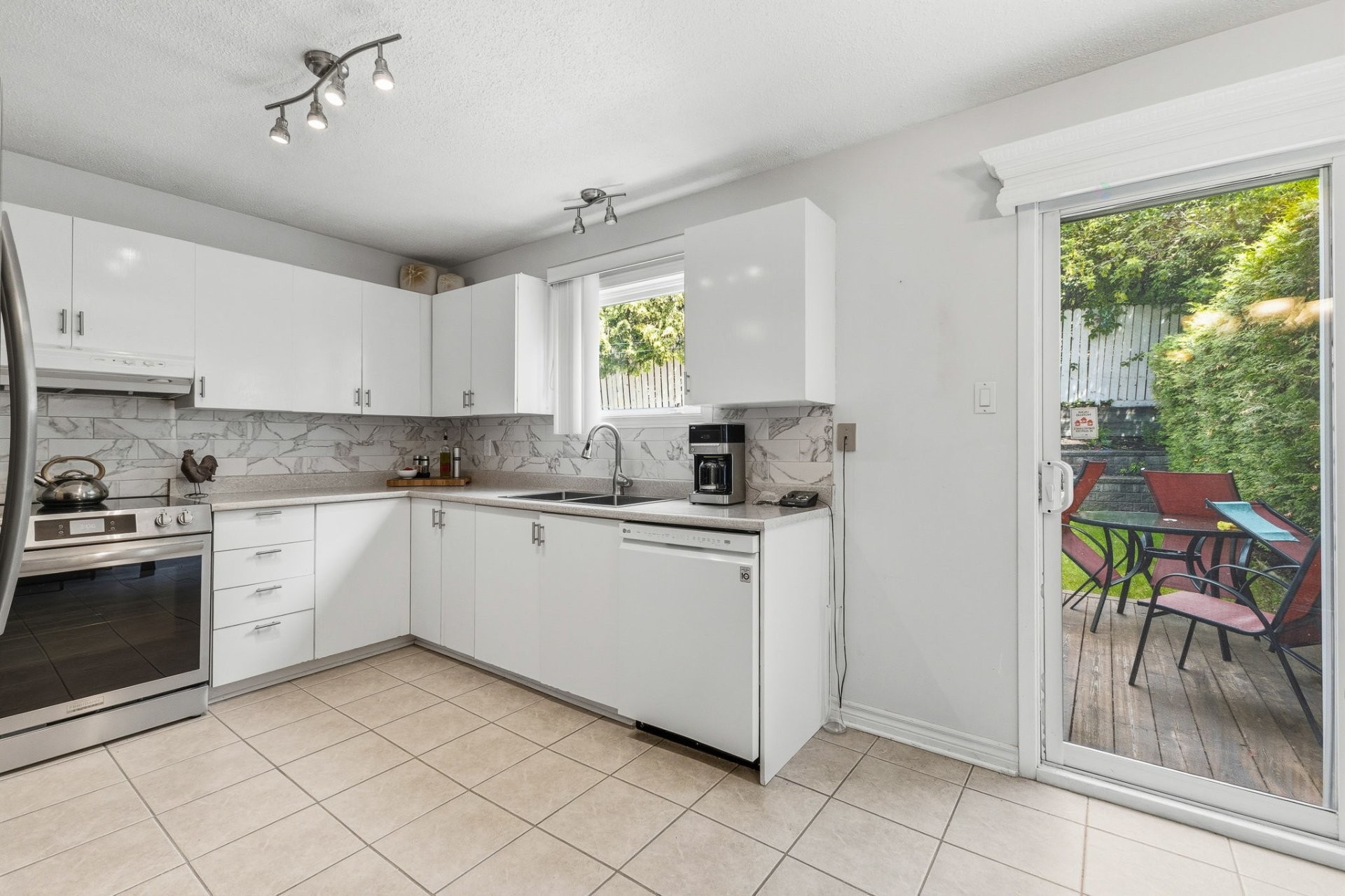 









48


Rue du Saguenay

,
Gatineau (Gatineau),




QC
J8P7J6

