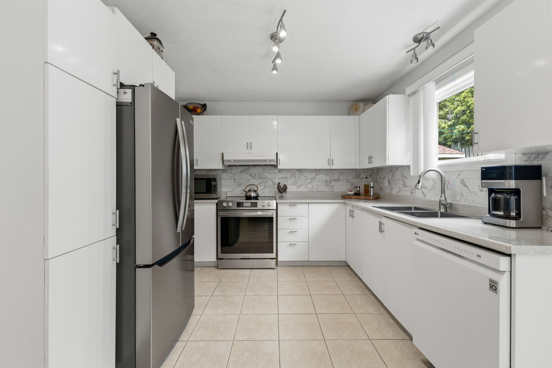 









48


Rue du Saguenay

,
Gatineau (Gatineau),




QC
J8P7J6

