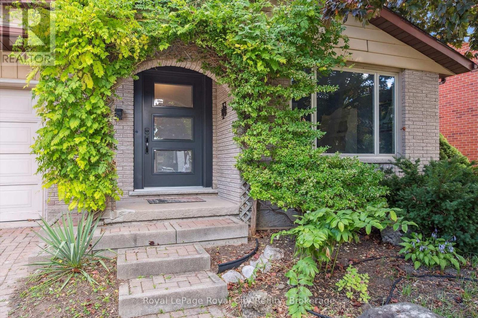 












236 IRONWOOD ROAD

,
Guelph (Kortright West),




Ontario
N1G3G1

