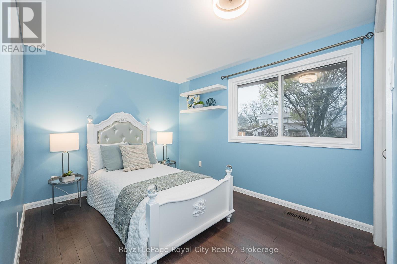 












236 IRONWOOD ROAD

,
Guelph (Kortright West),




Ontario
N1G3G1


