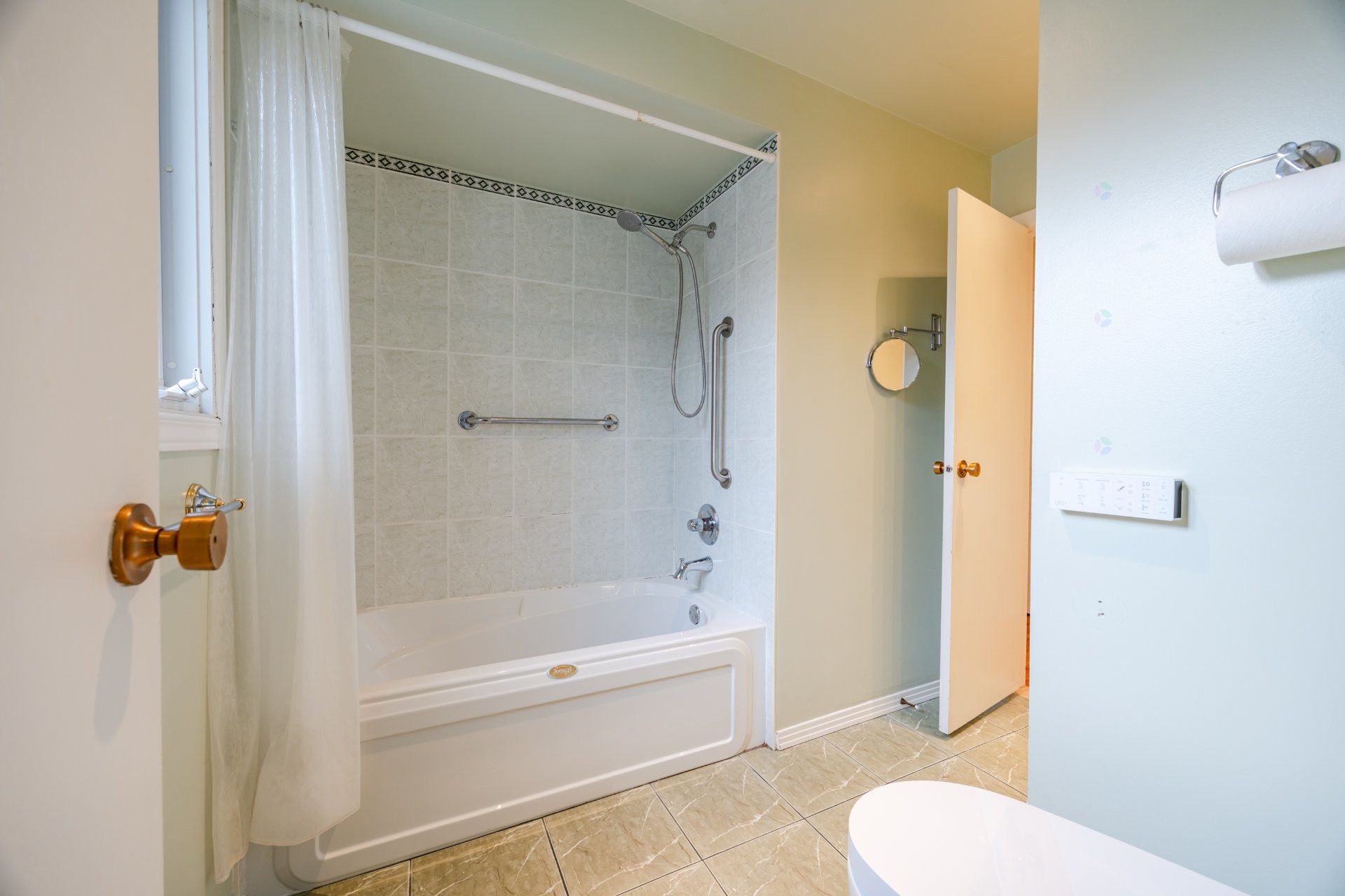









660


Rue Verdure

,
Brossard,




QC
J4W1R3

