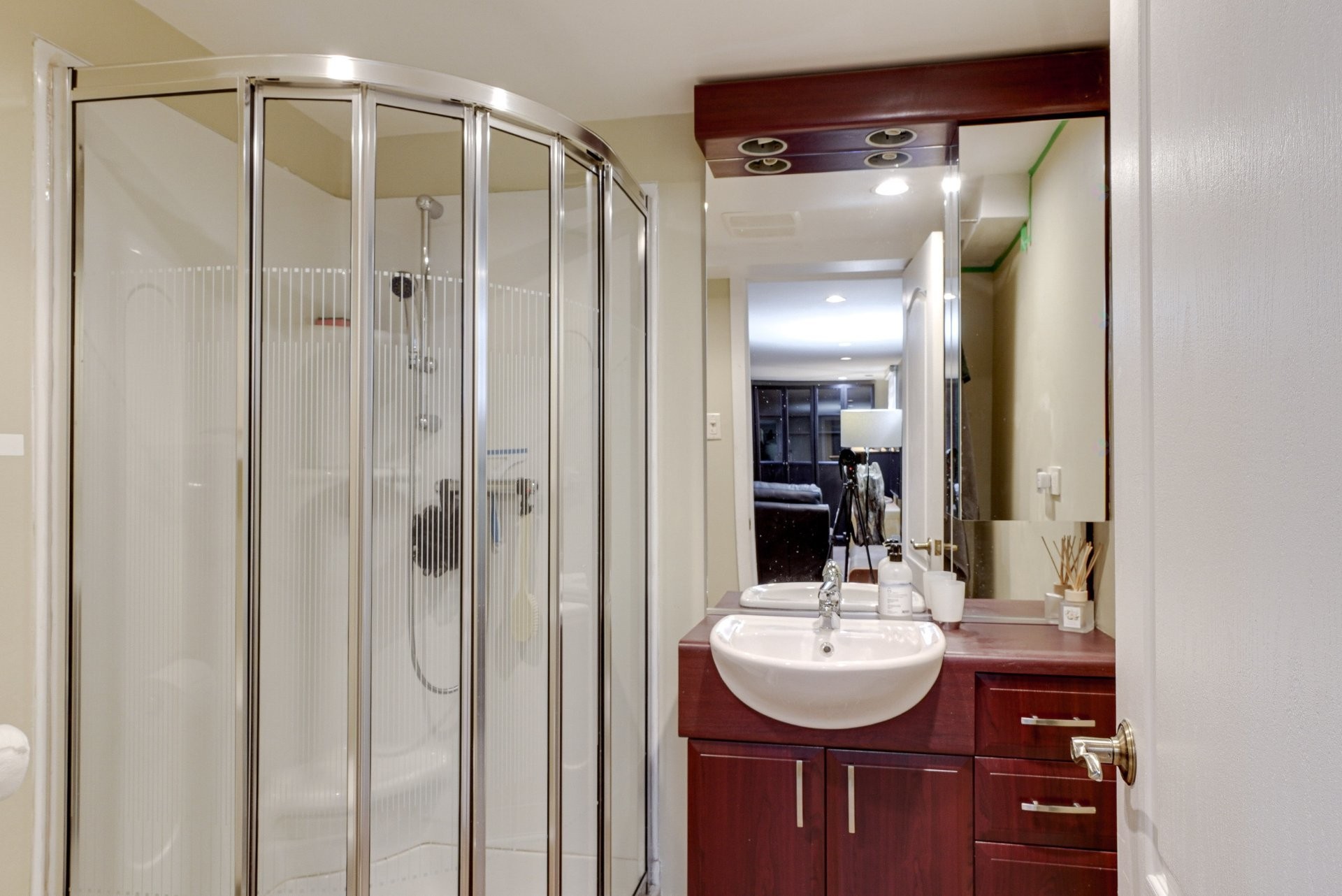 









47


Rue Leber

,
Repentigny (Repentigny),




QC
J6A3X8


