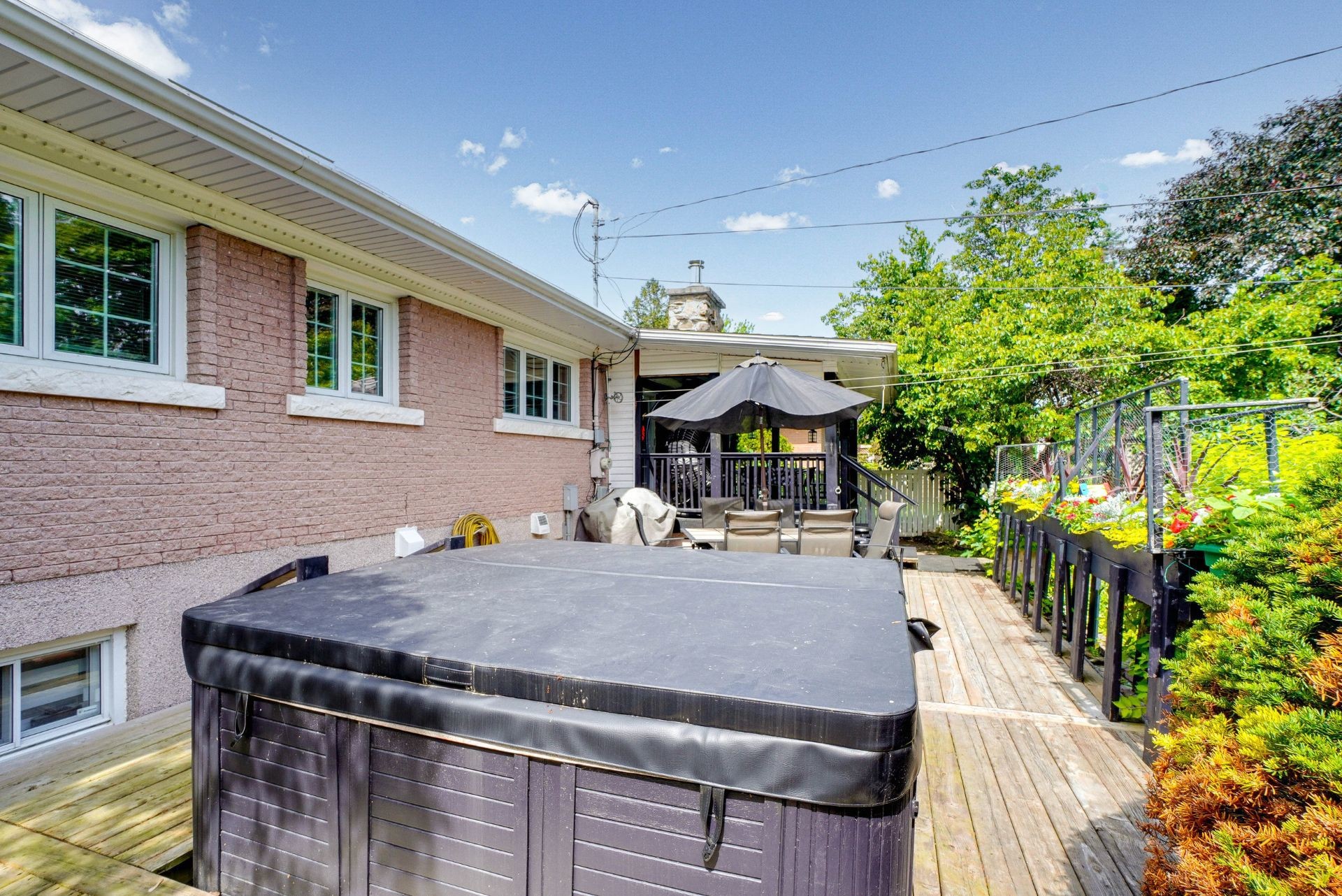 









47


Rue Leber

,
Repentigny (Repentigny),




QC
J6A3X8

