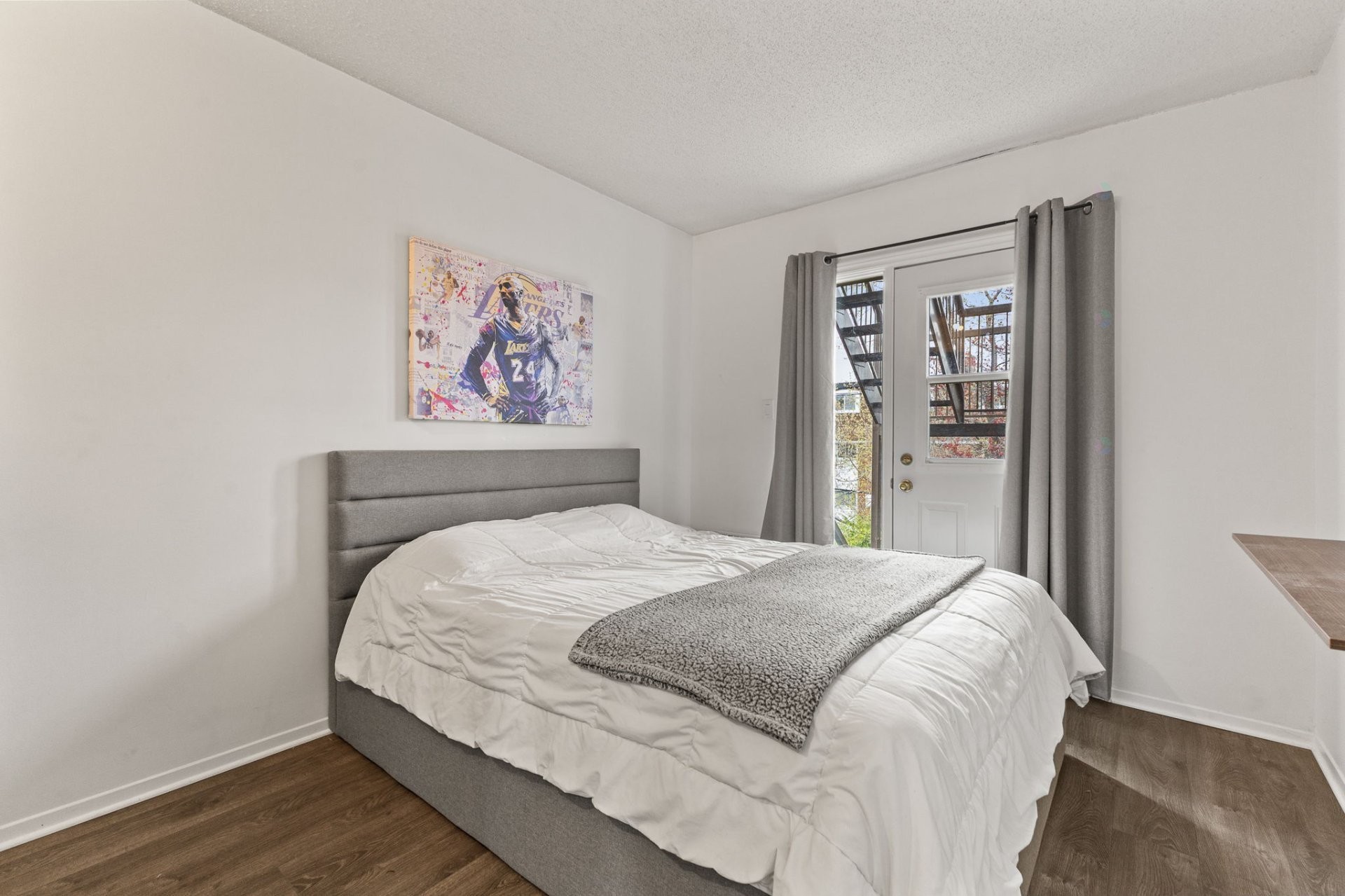 









160


Boul. du Mont-Bleu

, 2,
Gatineau (Hull),




QC
J8Z1K1

