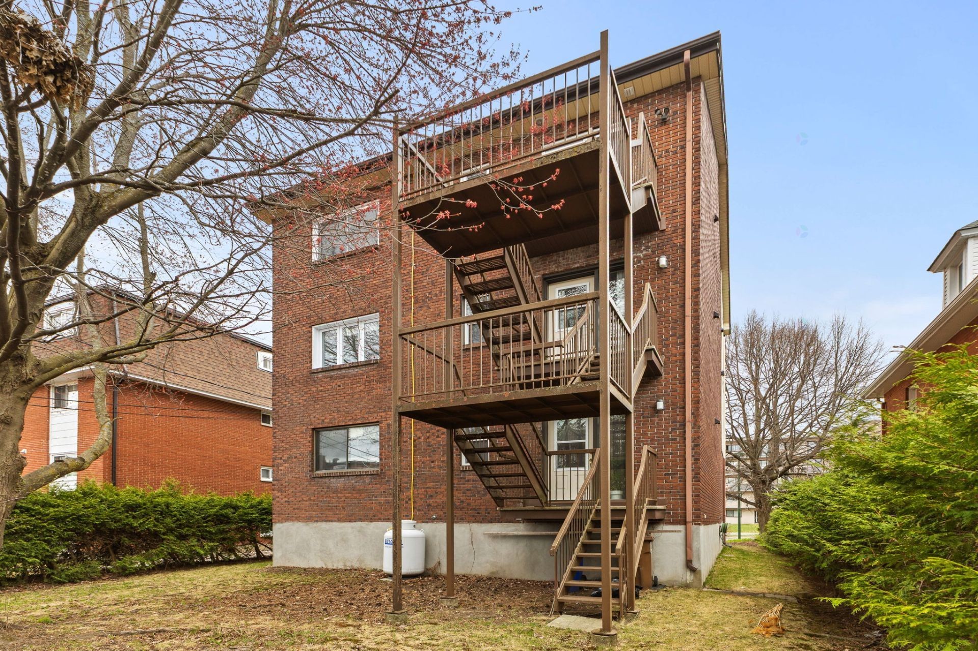 









160


Boul. du Mont-Bleu

, 2,
Gatineau (Hull),




QC
J8Z1K1

