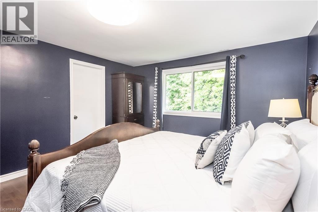 












236 IRONWOOD Road

,
Guelph,




Ontario
N1G3G1

