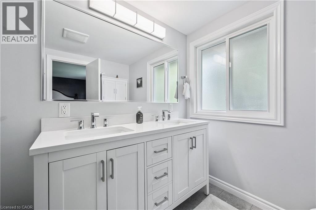 












236 IRONWOOD Road

,
Guelph,




Ontario
N1G3G1

