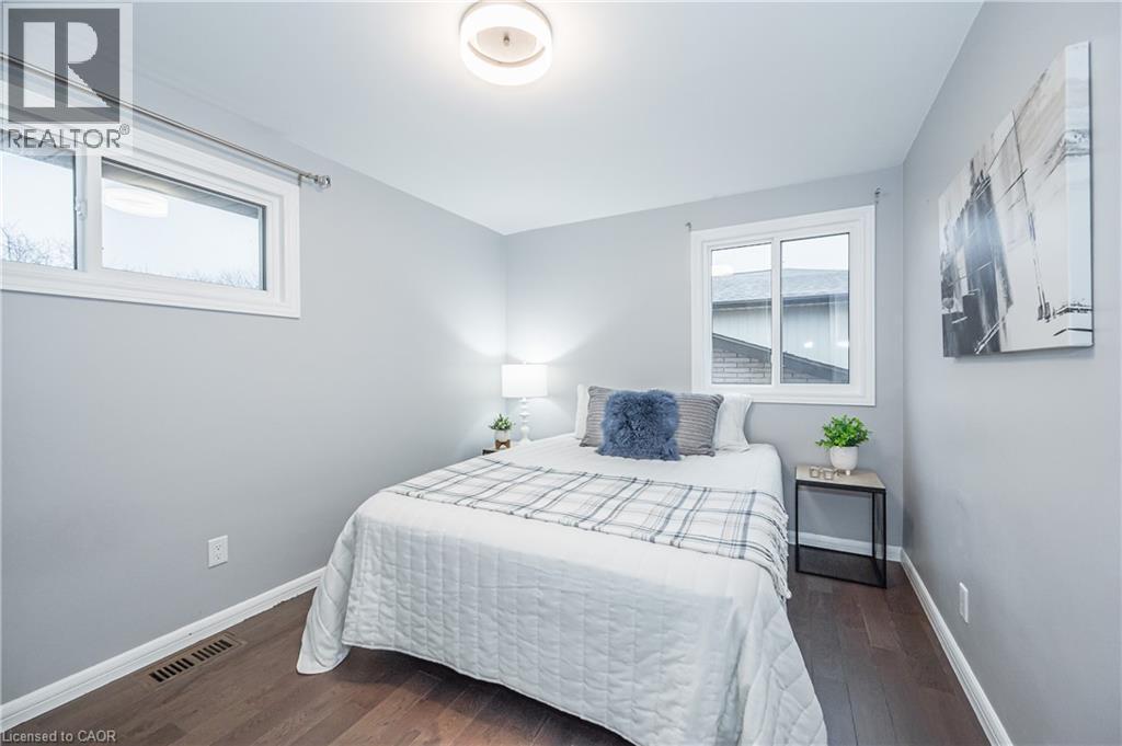 












236 IRONWOOD Road

,
Guelph,




Ontario
N1G3G1

