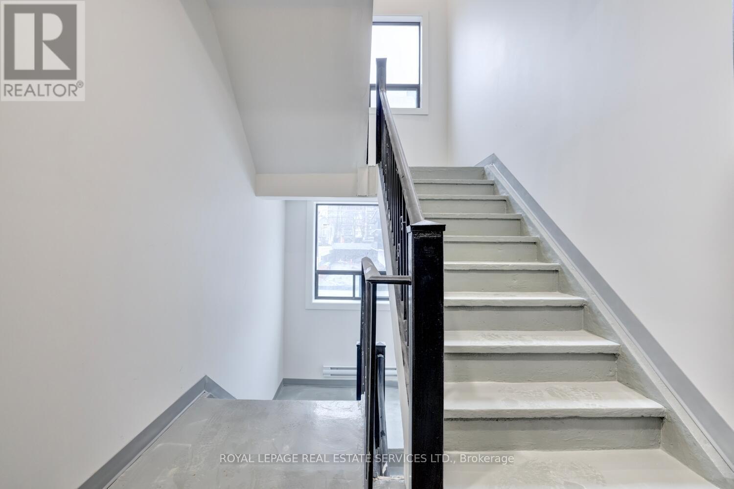 












21 - 20 DUKE STREET

,
Hamilton,




Ontario
L8P1X1

