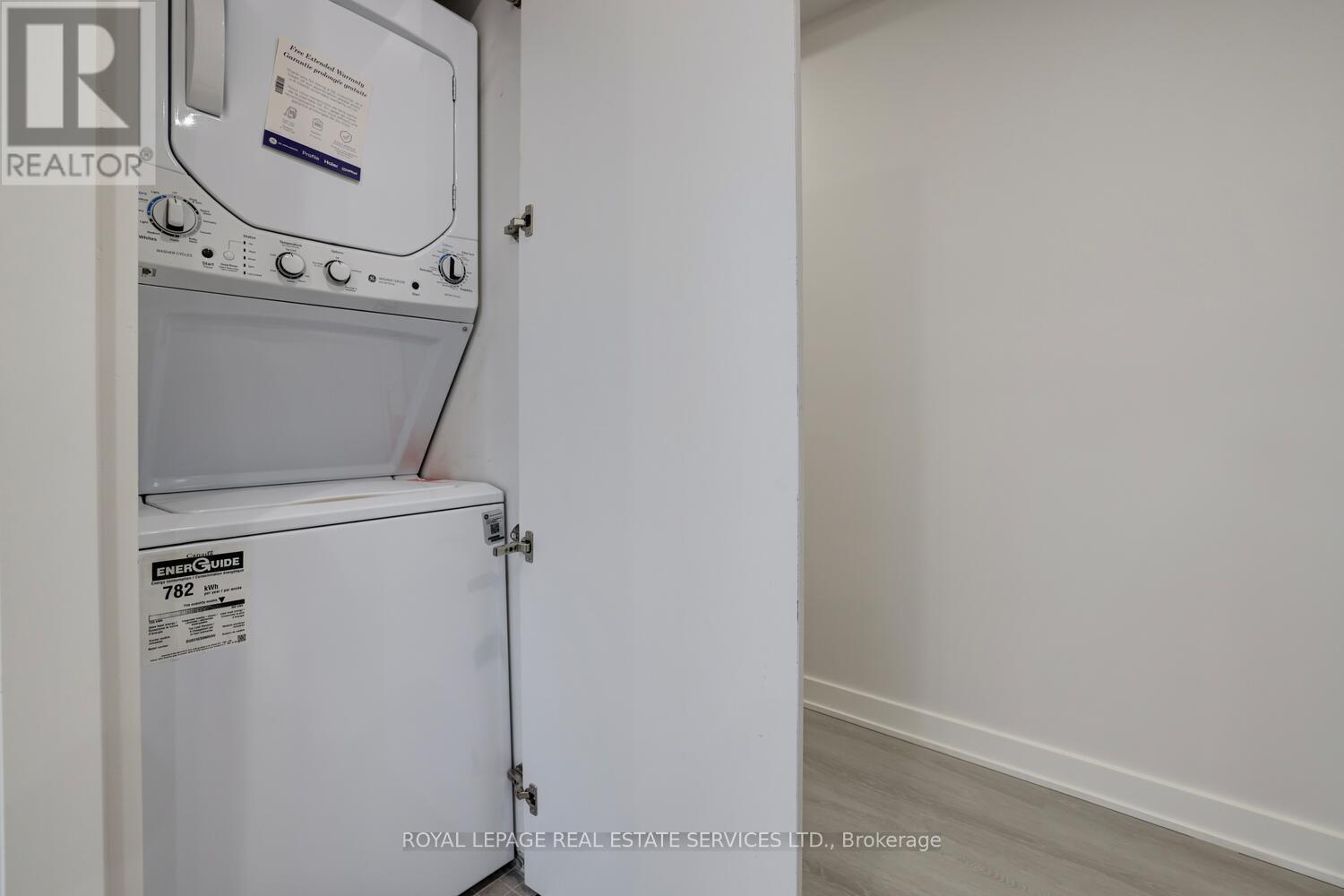 












21 - 20 DUKE STREET

,
Hamilton,




Ontario
L8P1X1

