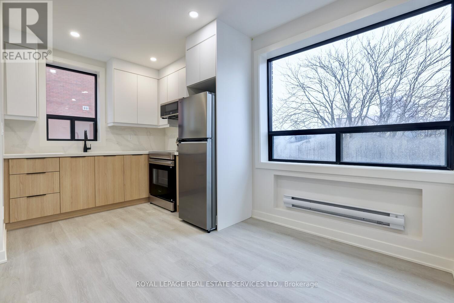 












21 - 20 DUKE STREET

,
Hamilton,




Ontario
L8P1X1

