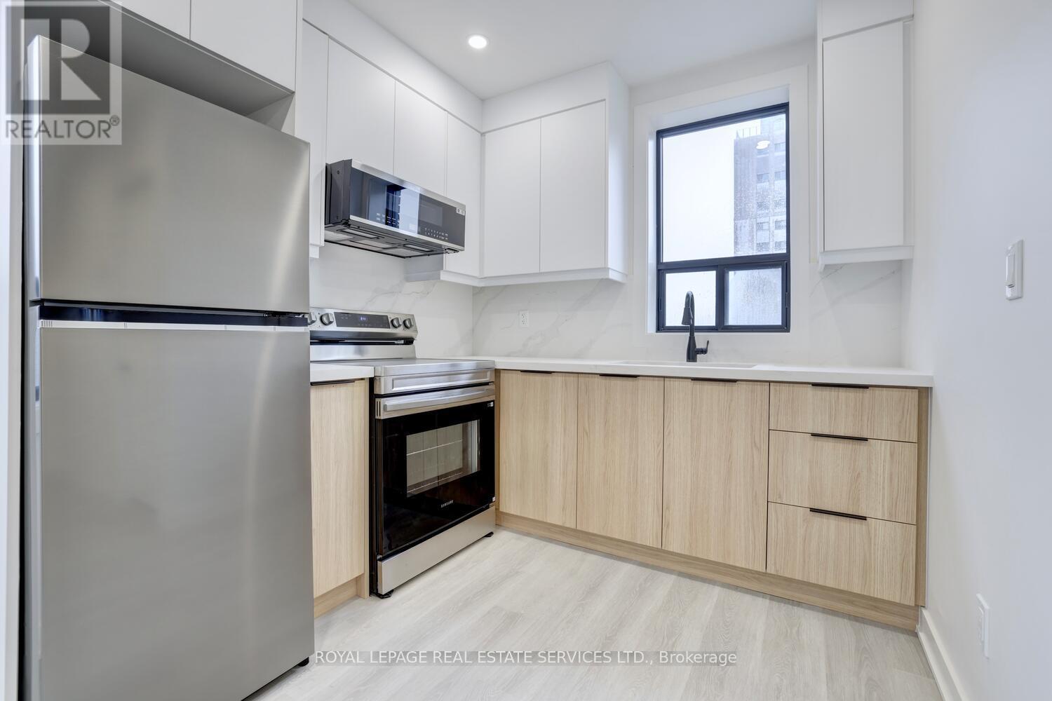 












21 - 20 DUKE STREET

,
Hamilton,




Ontario
L8P1X1

