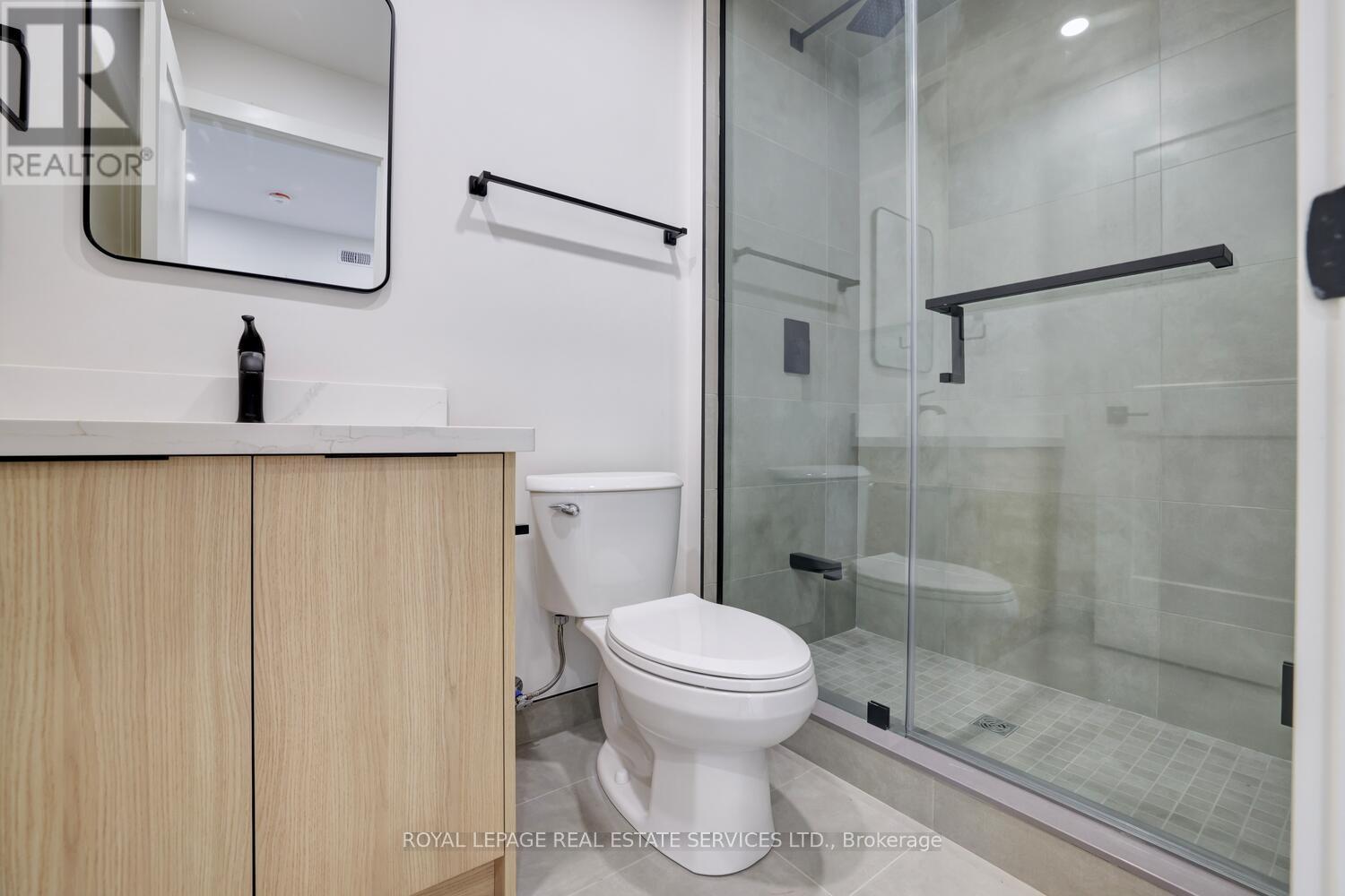 












21 - 20 DUKE STREET

,
Hamilton,




Ontario
L8P1X1

