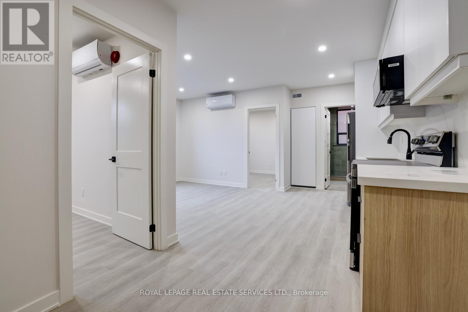 












21 - 20 DUKE STREET

,
Hamilton,




Ontario
L8P1X1

