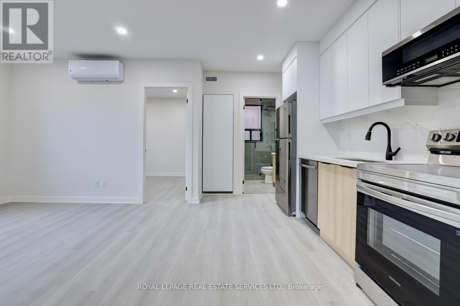 












21 - 20 DUKE STREET

,
Hamilton,




Ontario
L8P1X1

