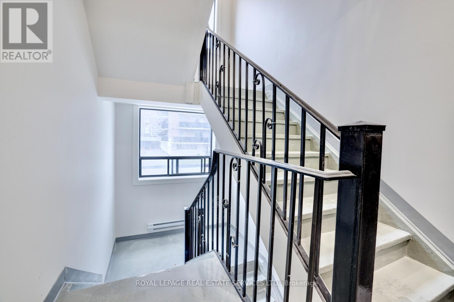 












21 - 20 DUKE STREET

,
Hamilton,




Ontario
L8P1X1

