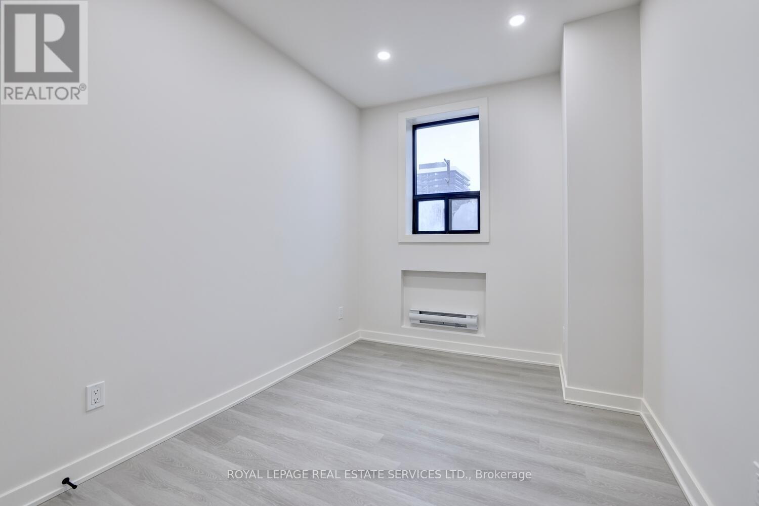 












21 - 20 DUKE STREET

,
Hamilton,




Ontario
L8P1X1

