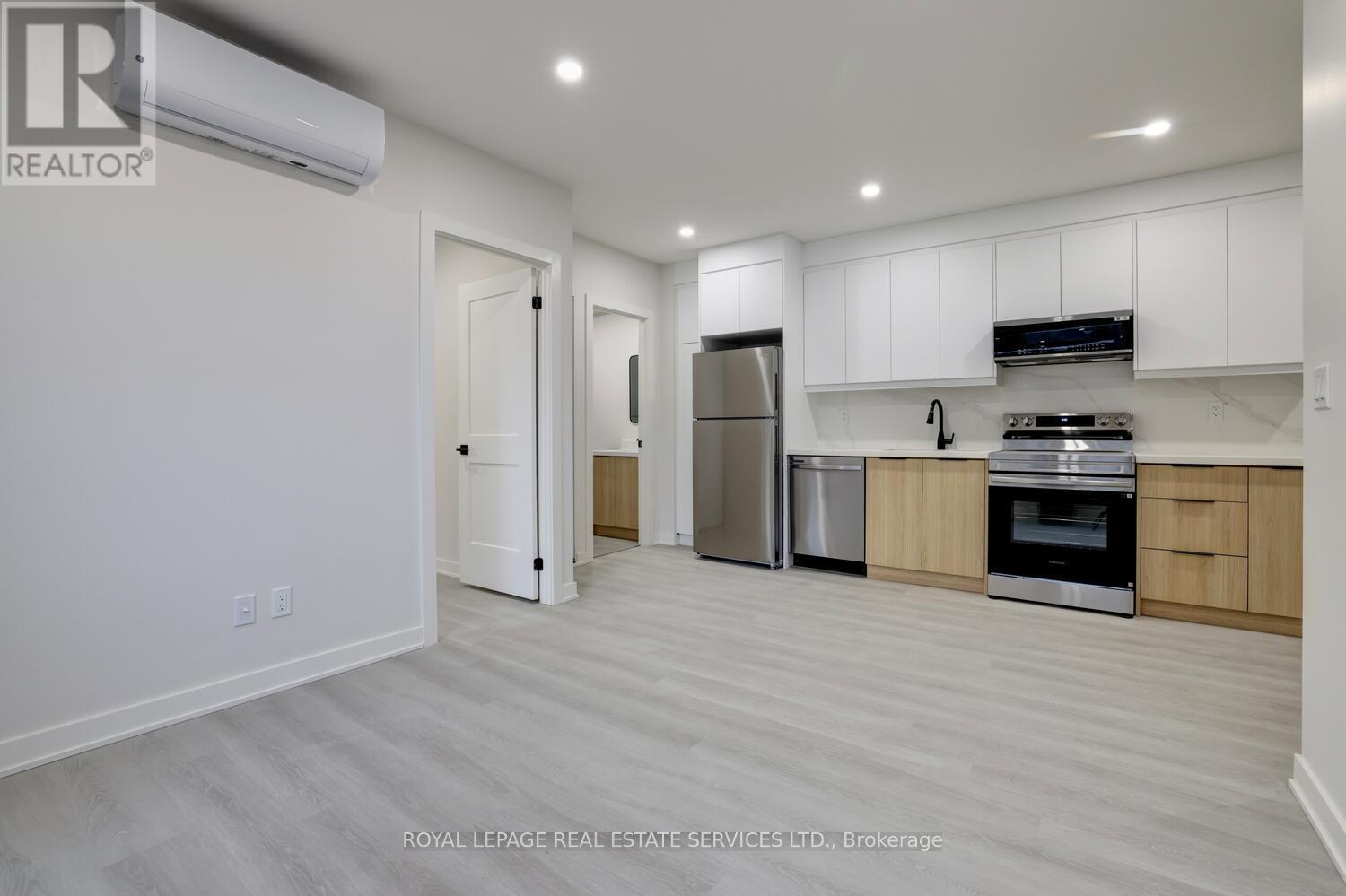 












21 - 20 DUKE STREET

,
Hamilton,




Ontario
L8P1X1

