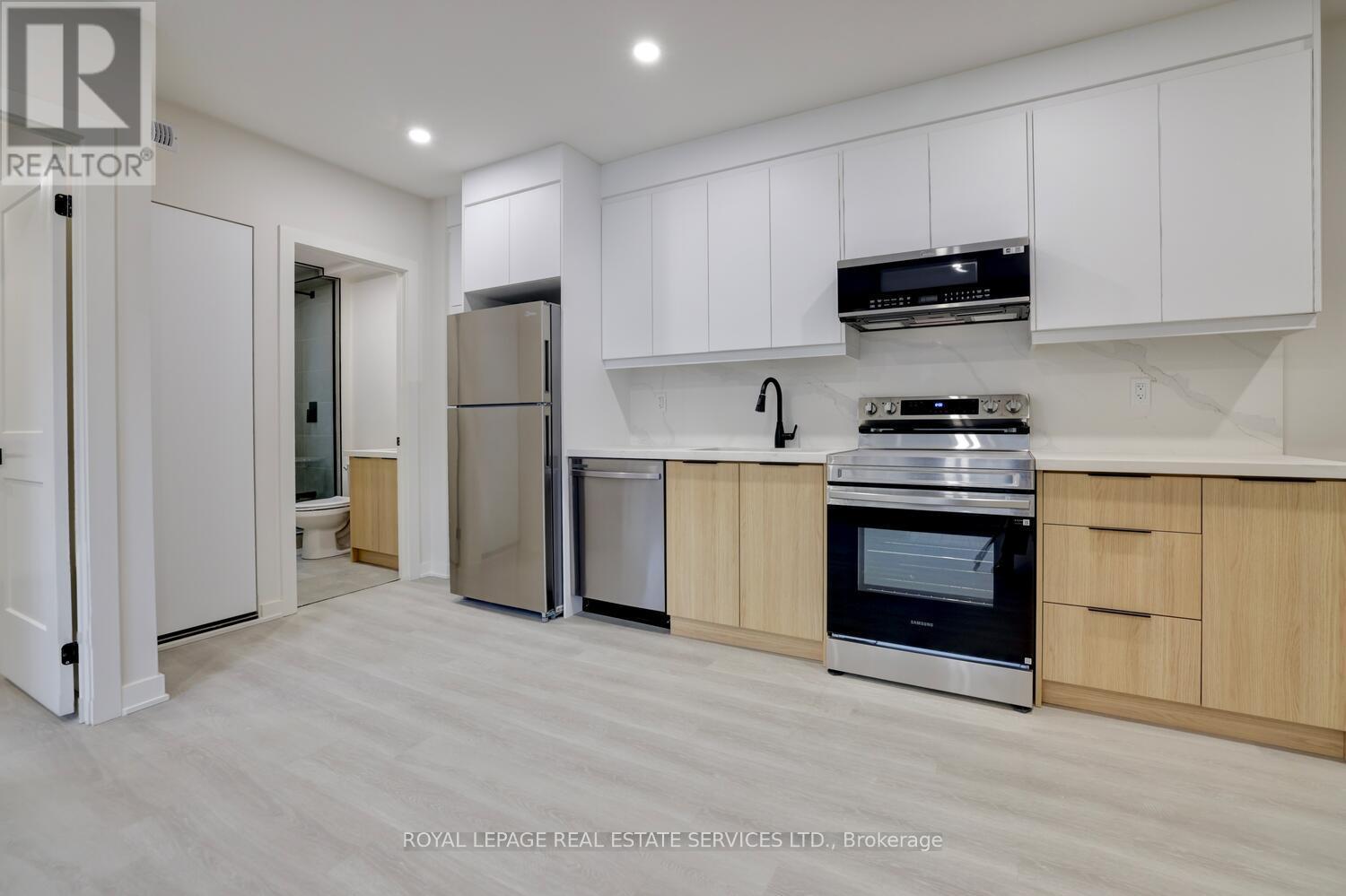 












21 - 20 DUKE STREET

,
Hamilton,




Ontario
L8P1X1

