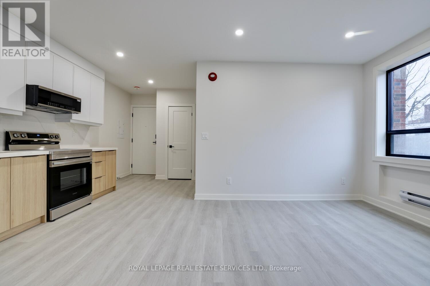 












21 - 20 DUKE STREET

,
Hamilton,




Ontario
L8P1X1

