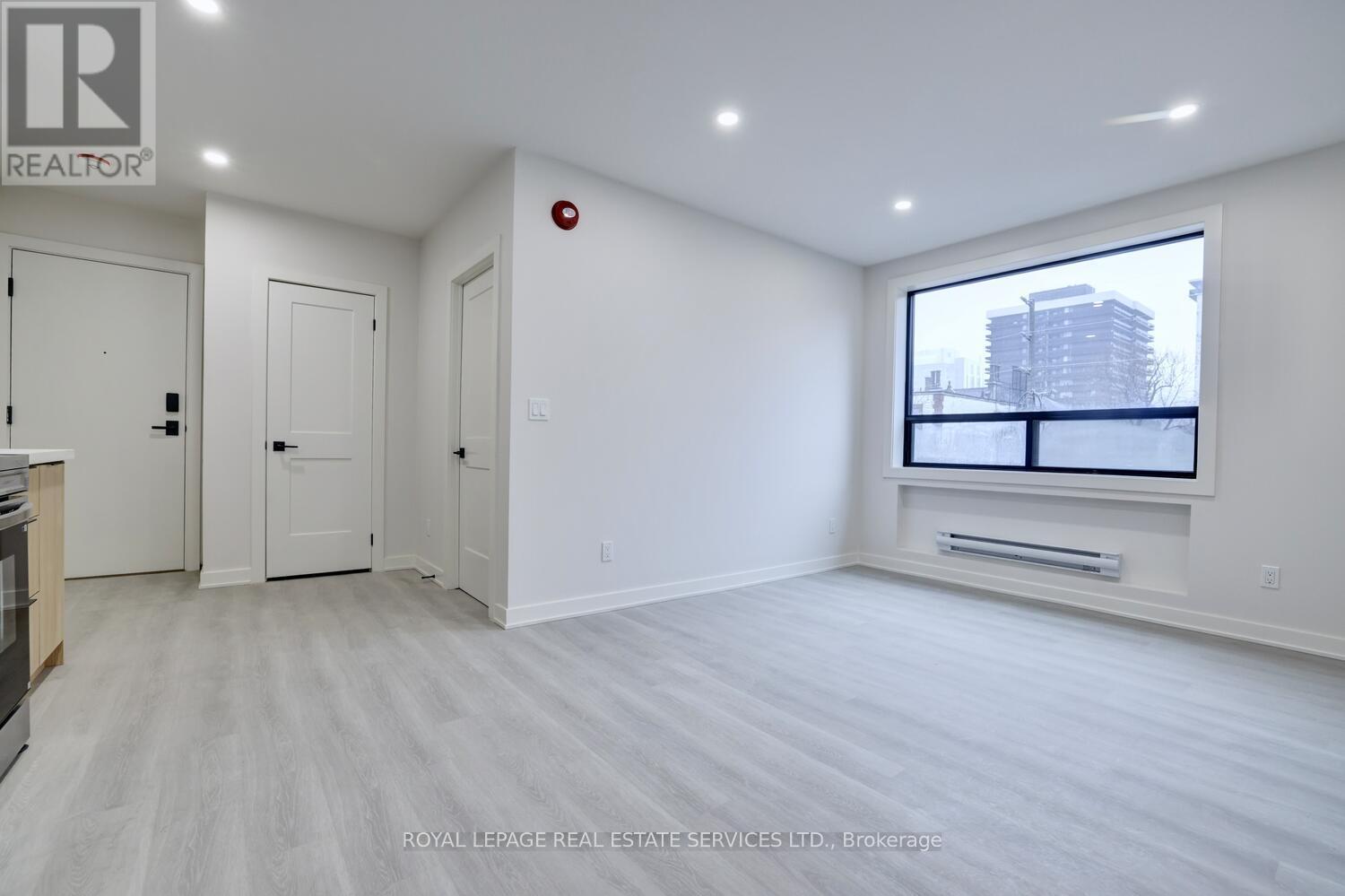 












21 - 20 DUKE STREET

,
Hamilton,




Ontario
L8P1X1

