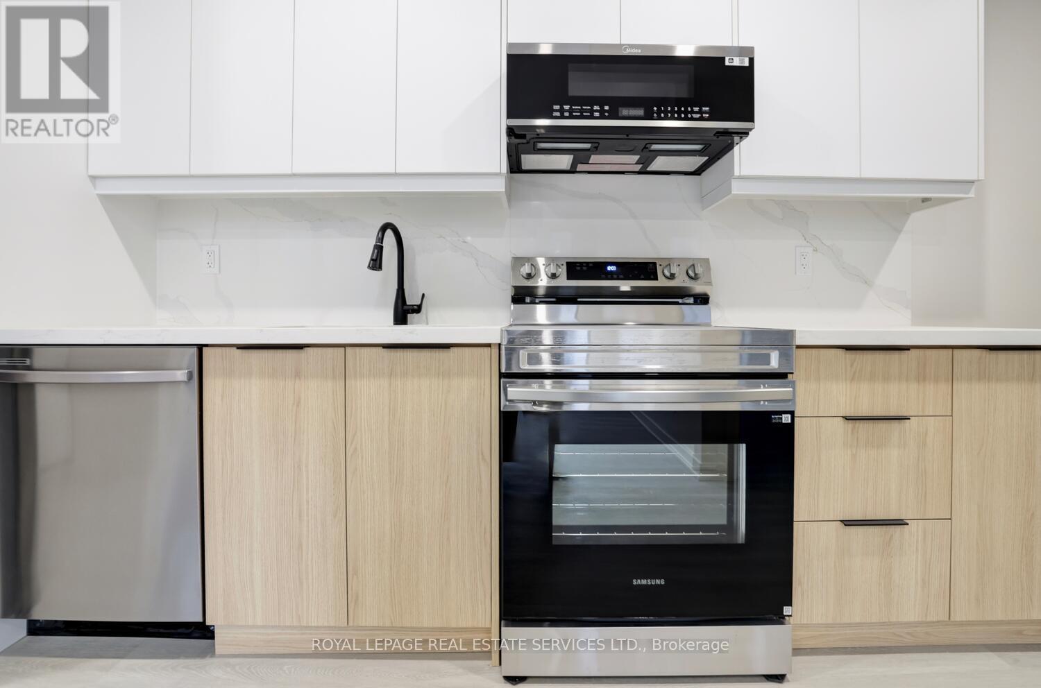 












21 - 20 DUKE STREET

,
Hamilton,




Ontario
L8P1X1

