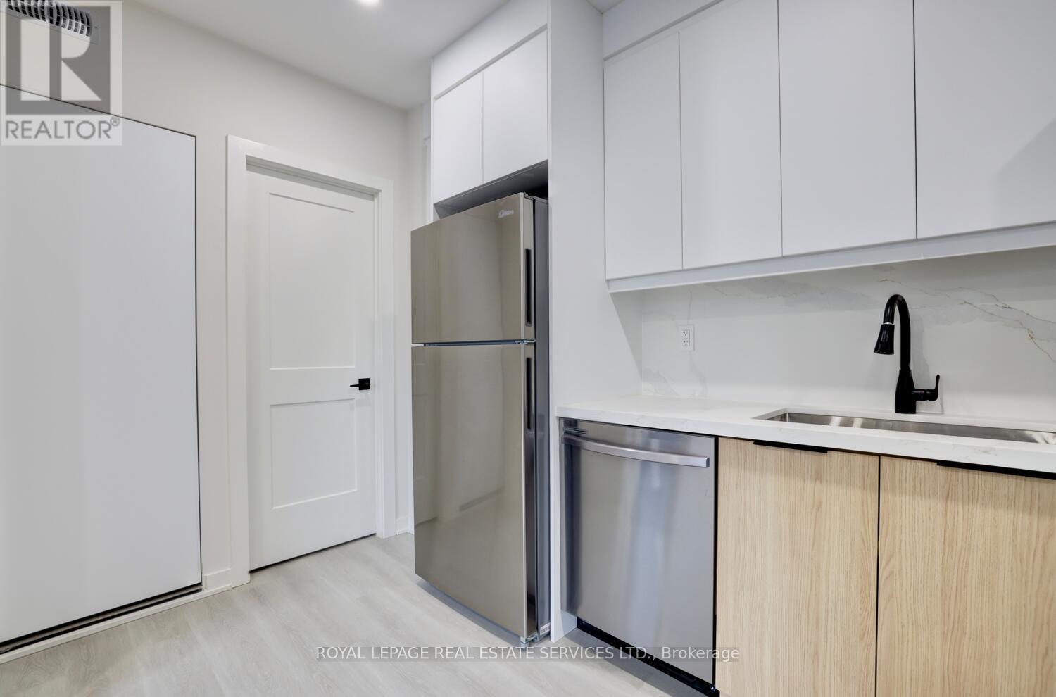 












21 - 20 DUKE STREET

,
Hamilton,




Ontario
L8P1X1

