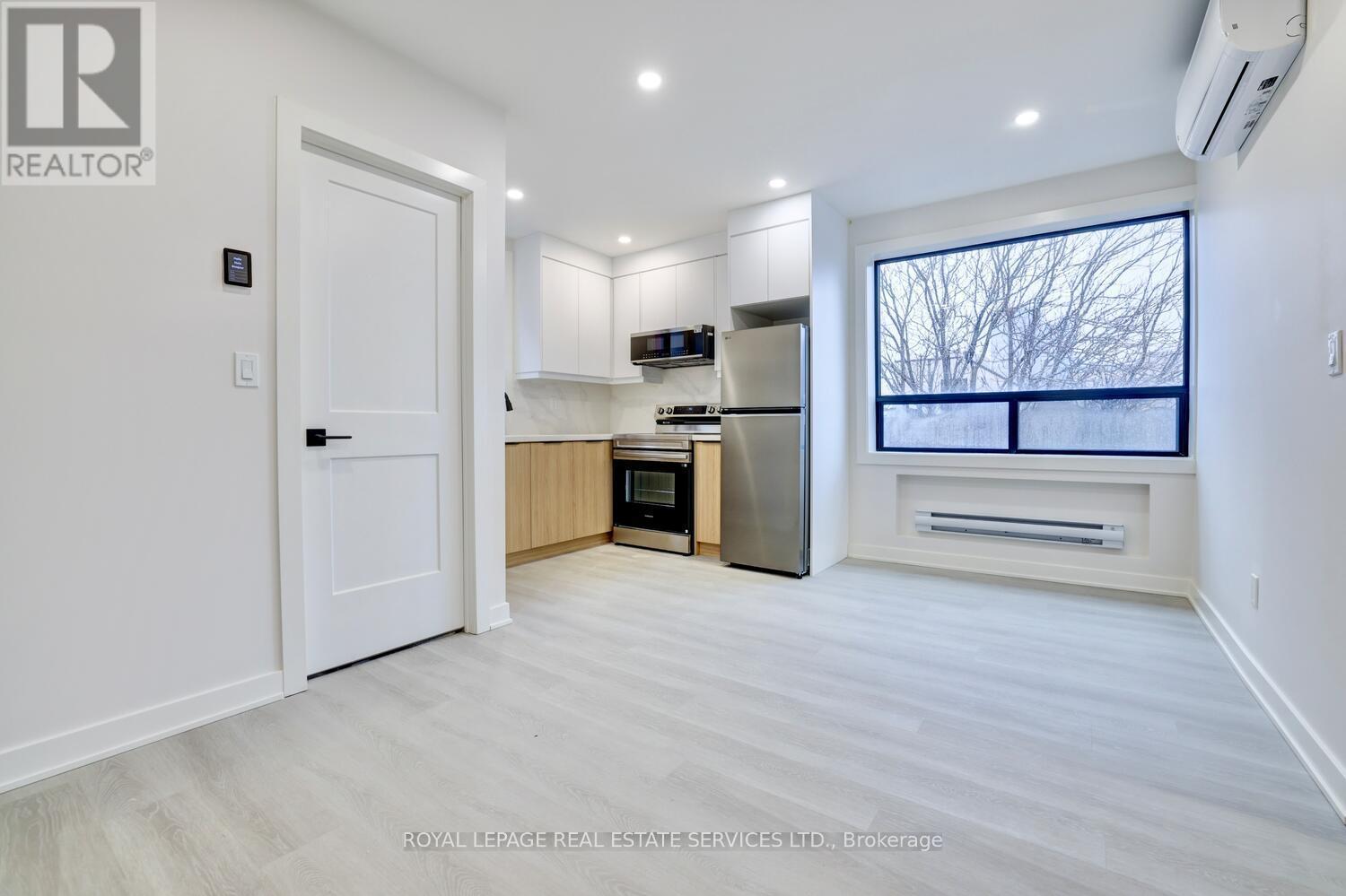












21 - 20 DUKE STREET

,
Hamilton,




Ontario
L8P1X1

