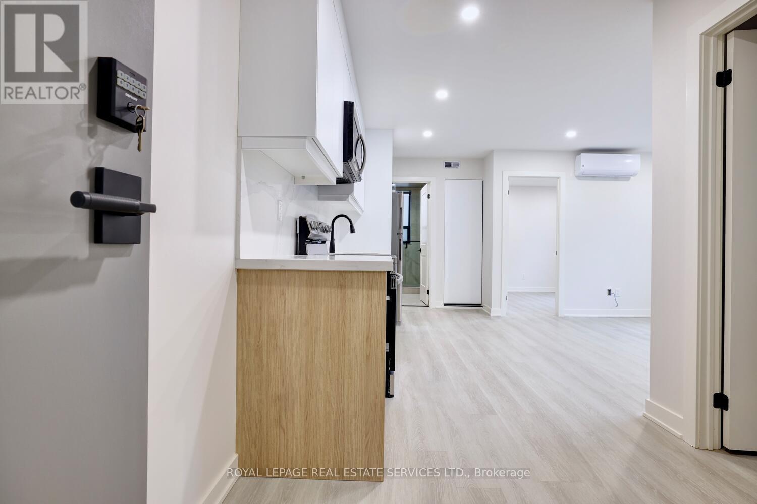 












21 - 20 DUKE STREET

,
Hamilton,




Ontario
L8P1X1

